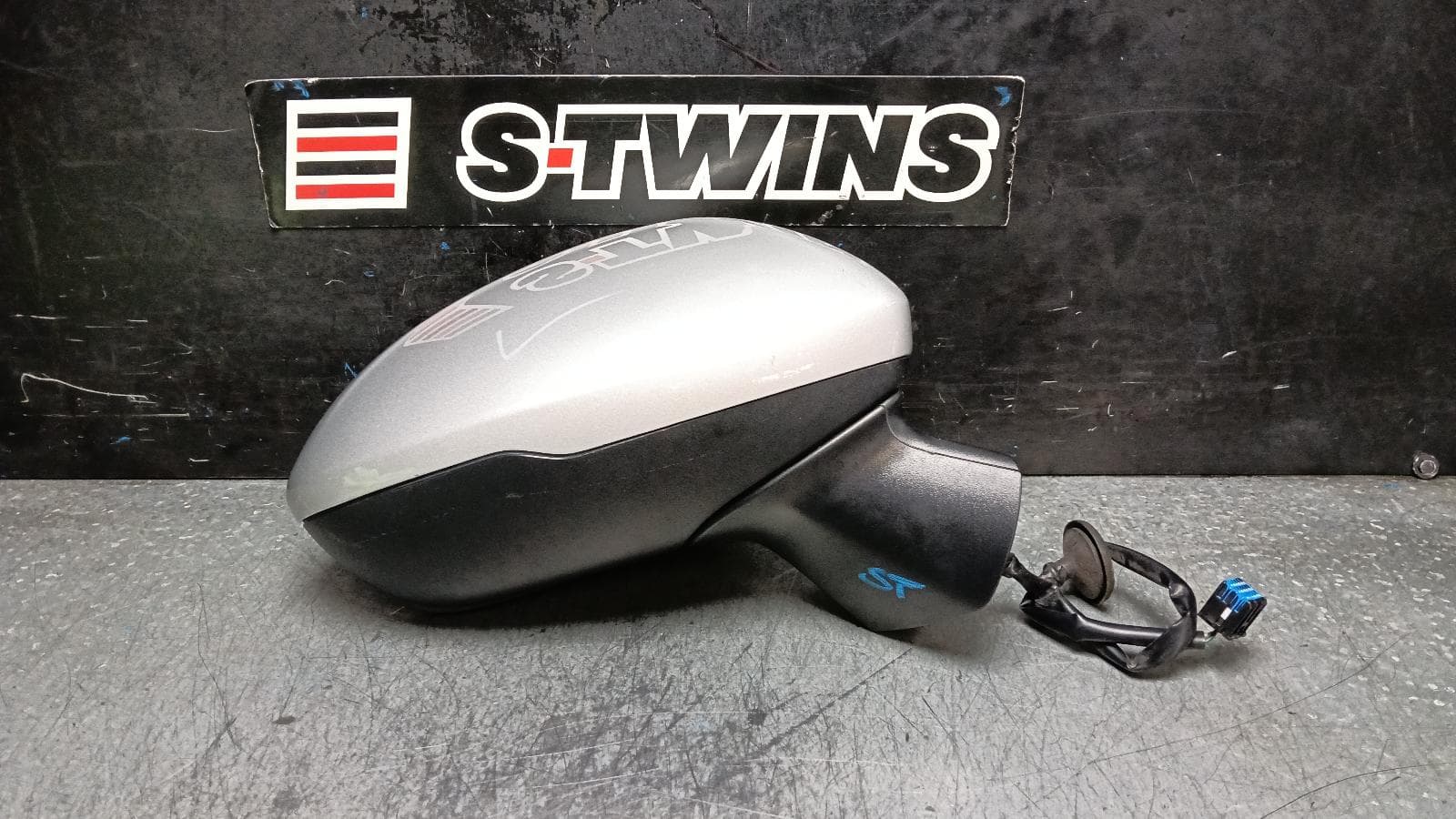 Used auto part listing image: 2018 HOLDEN ASTRA RIGHT DOOR MIRROR BL, SEDAN, NON HEATED, NON BLIND SPOT TYPE, 05/17-12/20 0000402708