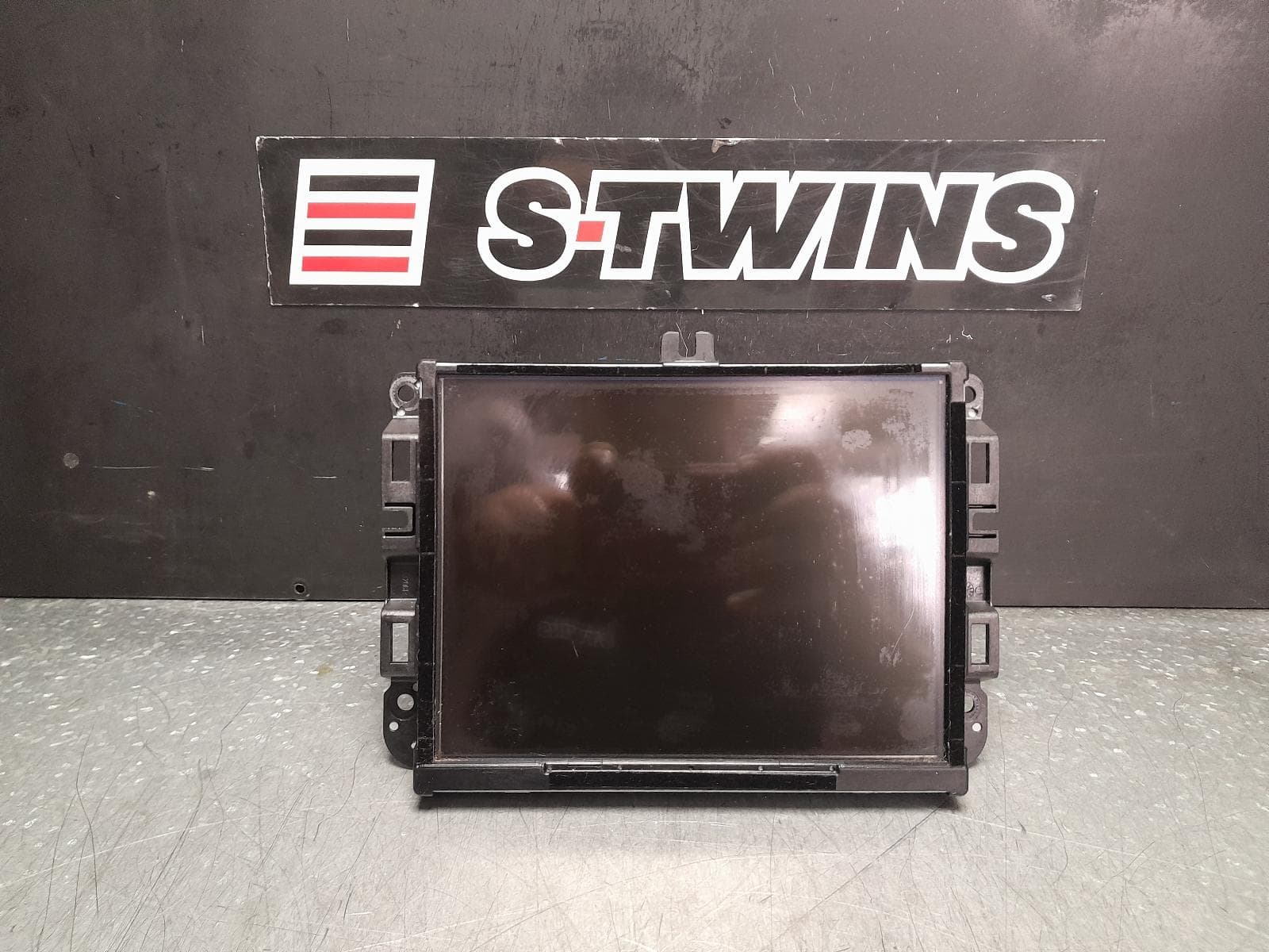Used auto part listing image: 2017 JEEP GRANDCHEROKEE DISPLAY UNIT ONLY, UCONNECT 8.4IN, SAT NAV TYPE, WK, 10/16-02/22 0000350002