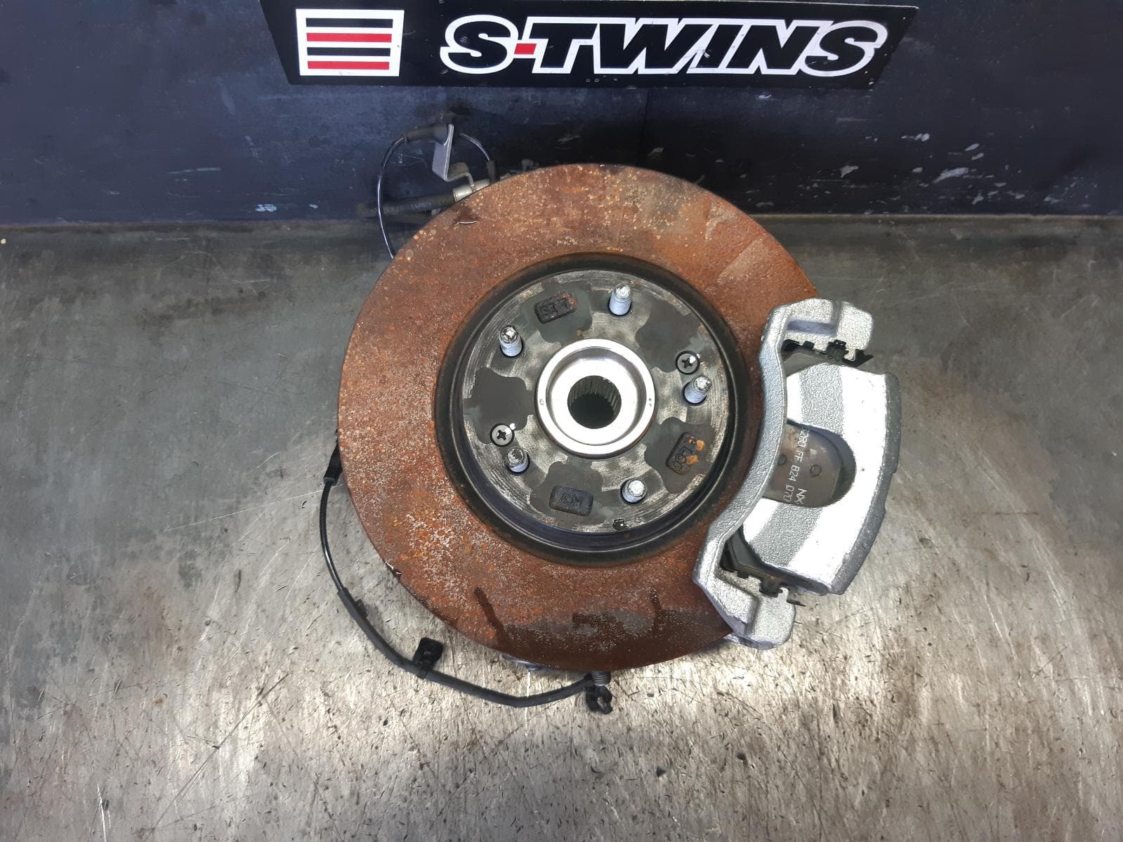 Used auto part listing image: 2024 KIA SPORTAGE RIGHT FRONT HUB ASSEMBLY NQ5, AWD, 09/21- 0000372797