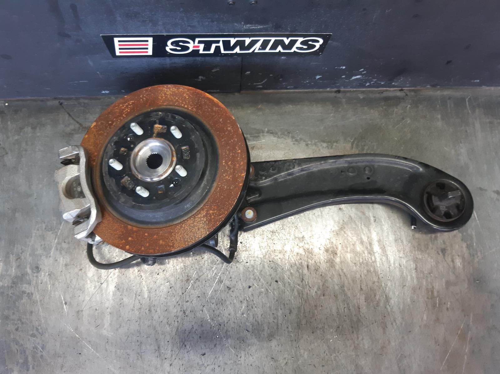 Used auto part listing image: 2024 KIA SPORTAGE LEFT REAR HUB ASSEMBLY NQ5, AWD, 09/21- 0000372801