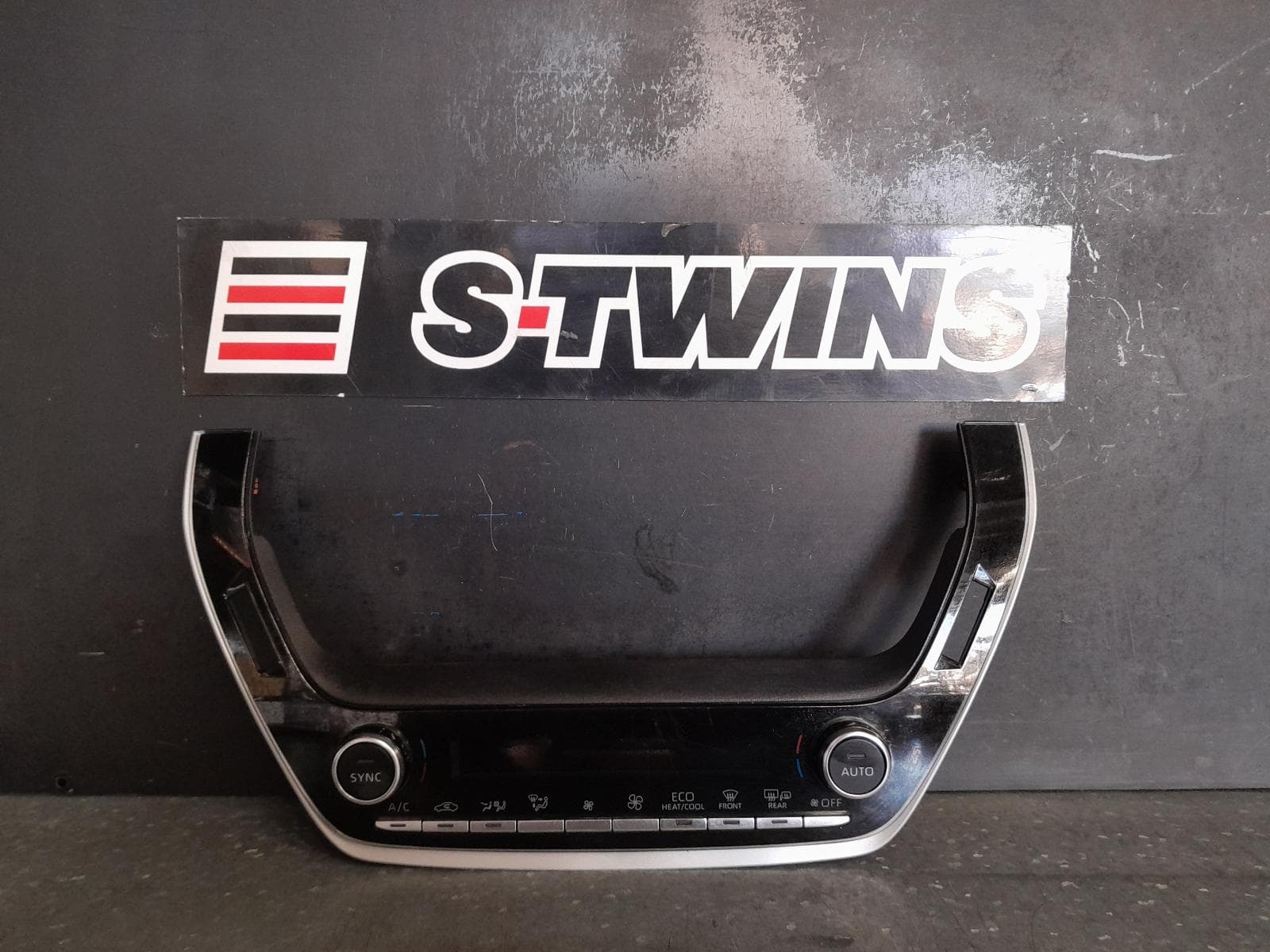 Used auto part listing image: 2022 TOYOTA COROLLA CROSS HEATER AC CONTROLS XG10, 01/22- 0000341128