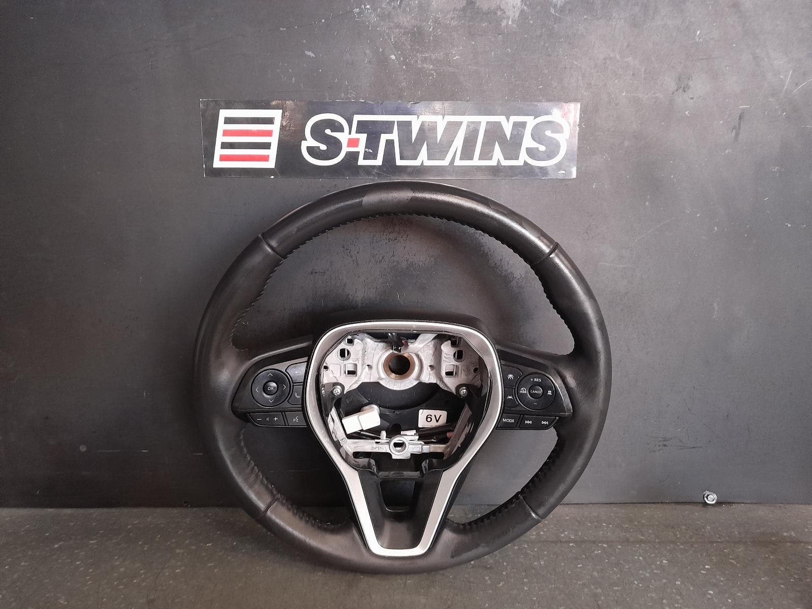 Used auto part listing image: 2022 TOYOTA COROLLA CROSS STEERING WHEEL XG10, 01/22- 0000341132