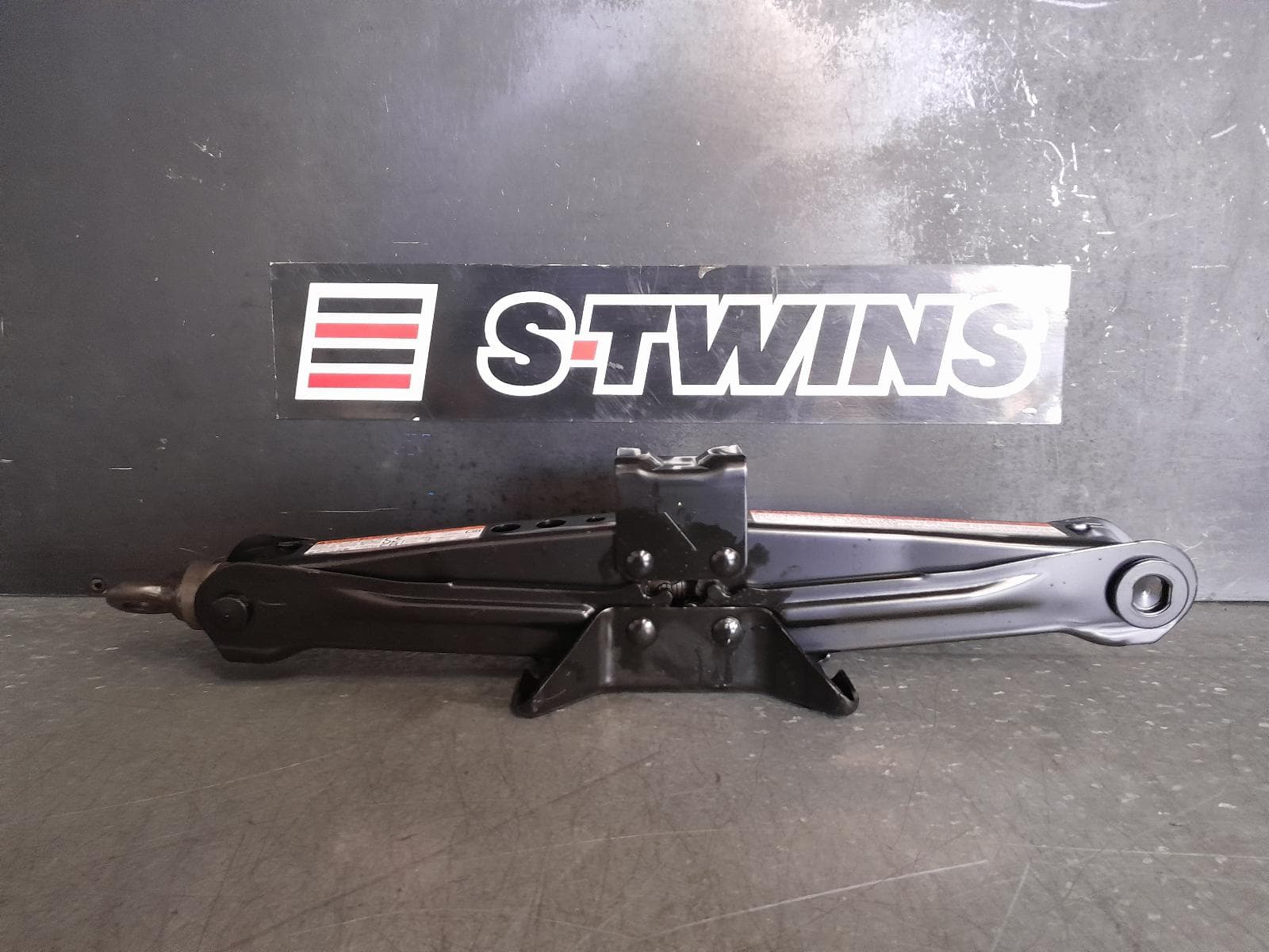 Used auto part listing image: 2022 TOYOTA COROLLA CROSS JACK TOOL KIT XG10, 01/22- 0000341135