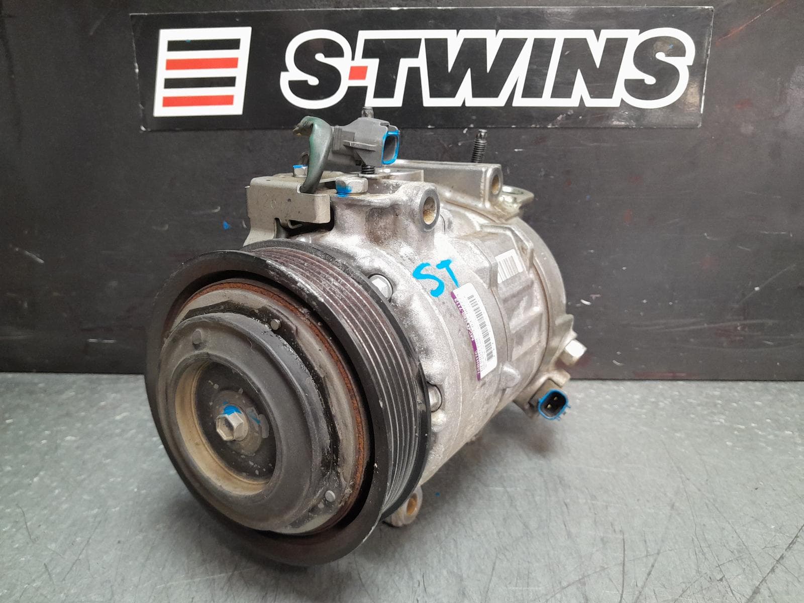 Used auto part listing image: 2015 CHRYSLER 300C A C COMPRESSOR LX, 3.6/6.4, PETROL, DENSO BRAND, 01/15-12/21 0000373100