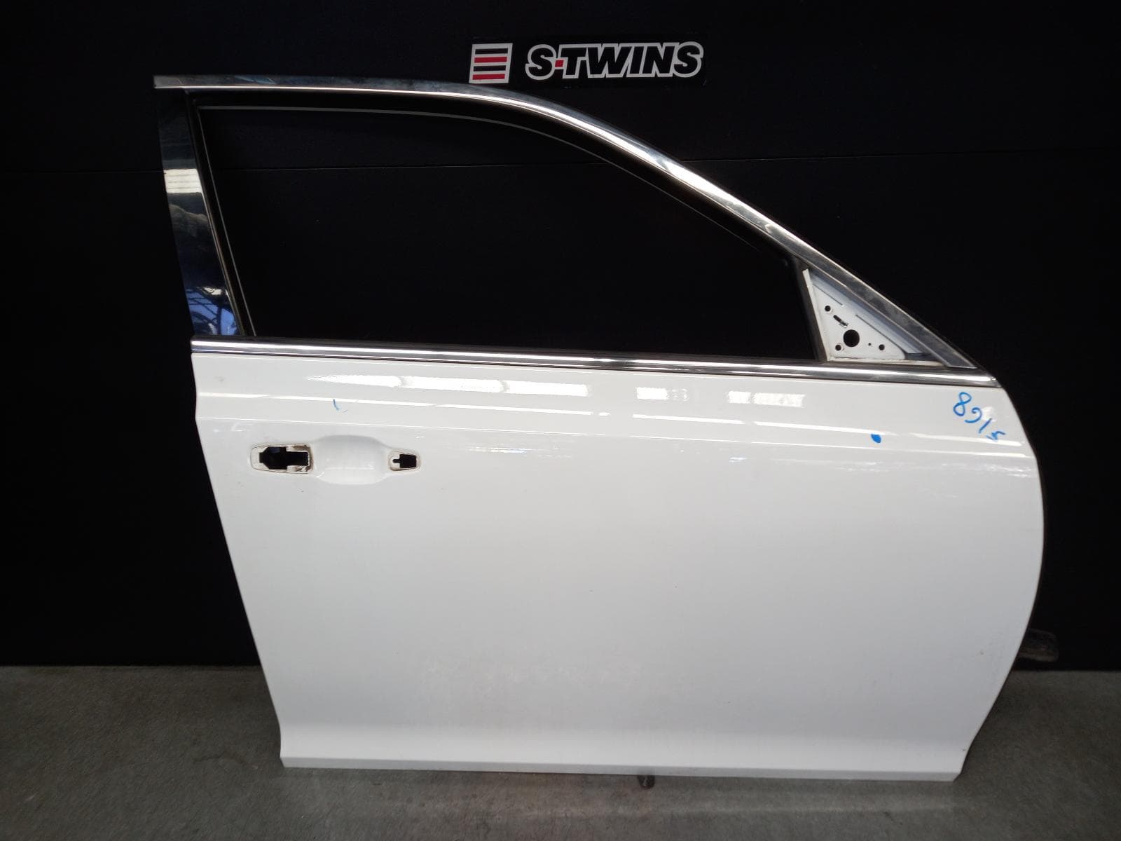 Used auto part listing image: 2015 CHRYSLER 300C RIGHT FRONT DOOR LX2, 12/11-12/21 0000373109