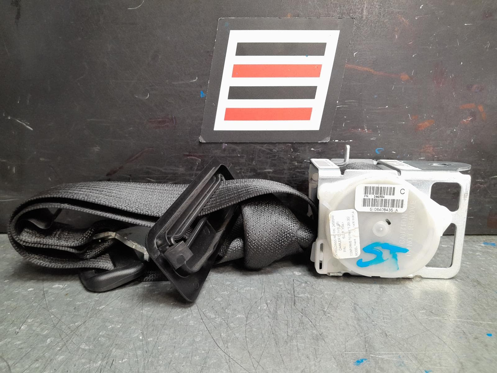 Used auto part listing image: 2015 CHRYSLER 300C SEAT BELT STALK LH REAR, SEAT BELT ONLY, LX2, 12/11-12/21 0000373124