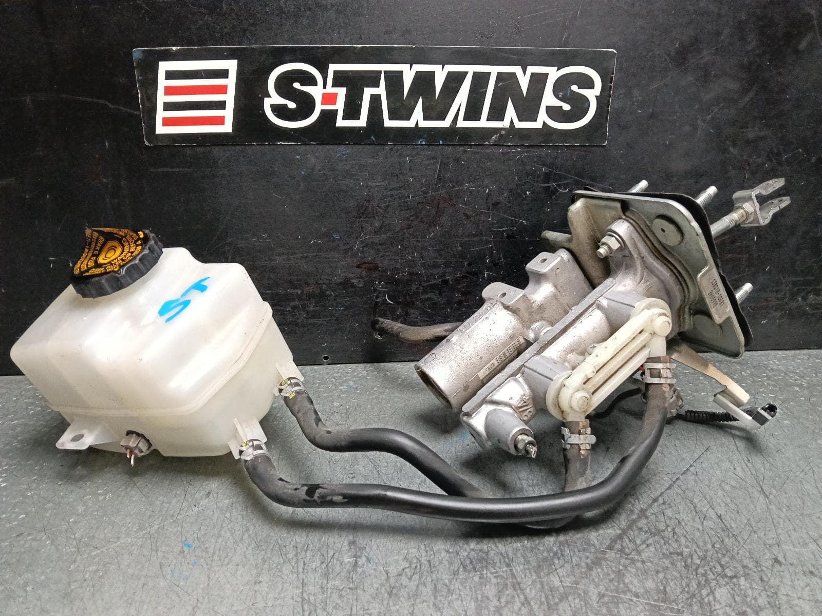 Used auto part listing image: 2013 LEXUS RX SERIES BRAKE BOOSTER BRAKE BOOSTER PUMP, PETROL, 3.5, 2GR-FXE, GYL15R, RX450h, HYBRID TYPE, 12/08-08/15 0000396348