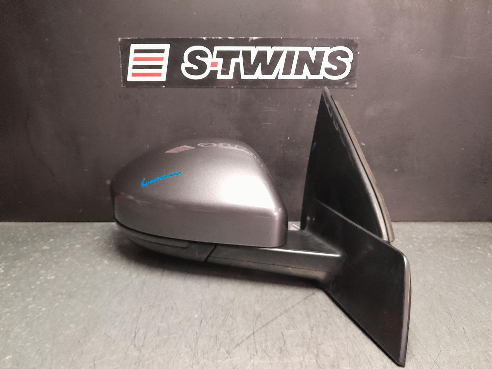 Used auto part listing image: 2017 LAND ROVER DISCOVERY SPORT RIGHT DOOR MIRROR L550, NON WATER WADING, NON MEMORY, NON BLIND SPOT TYPE, NON CAMERA TYPE, 01/15-06/19 0000351038