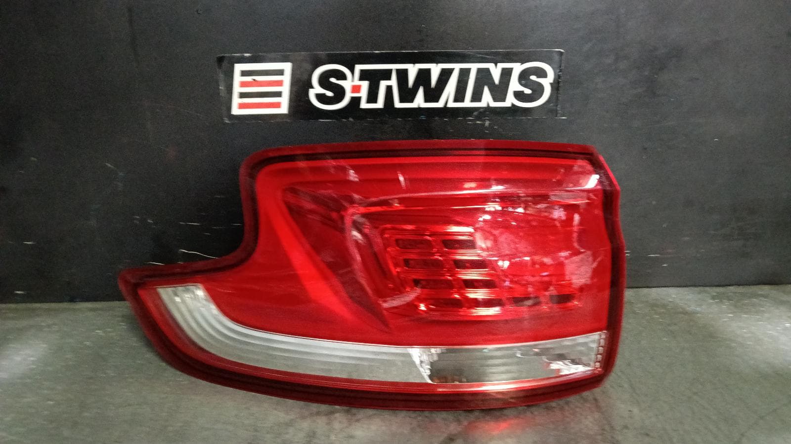 Used auto part listing image: 2019 LDV G10 VAN LEFT TAILLIGHT SV7A, WAGON, IN BODY, TAILGATE TYPE, LED, 04/15-08/22 0000400779
