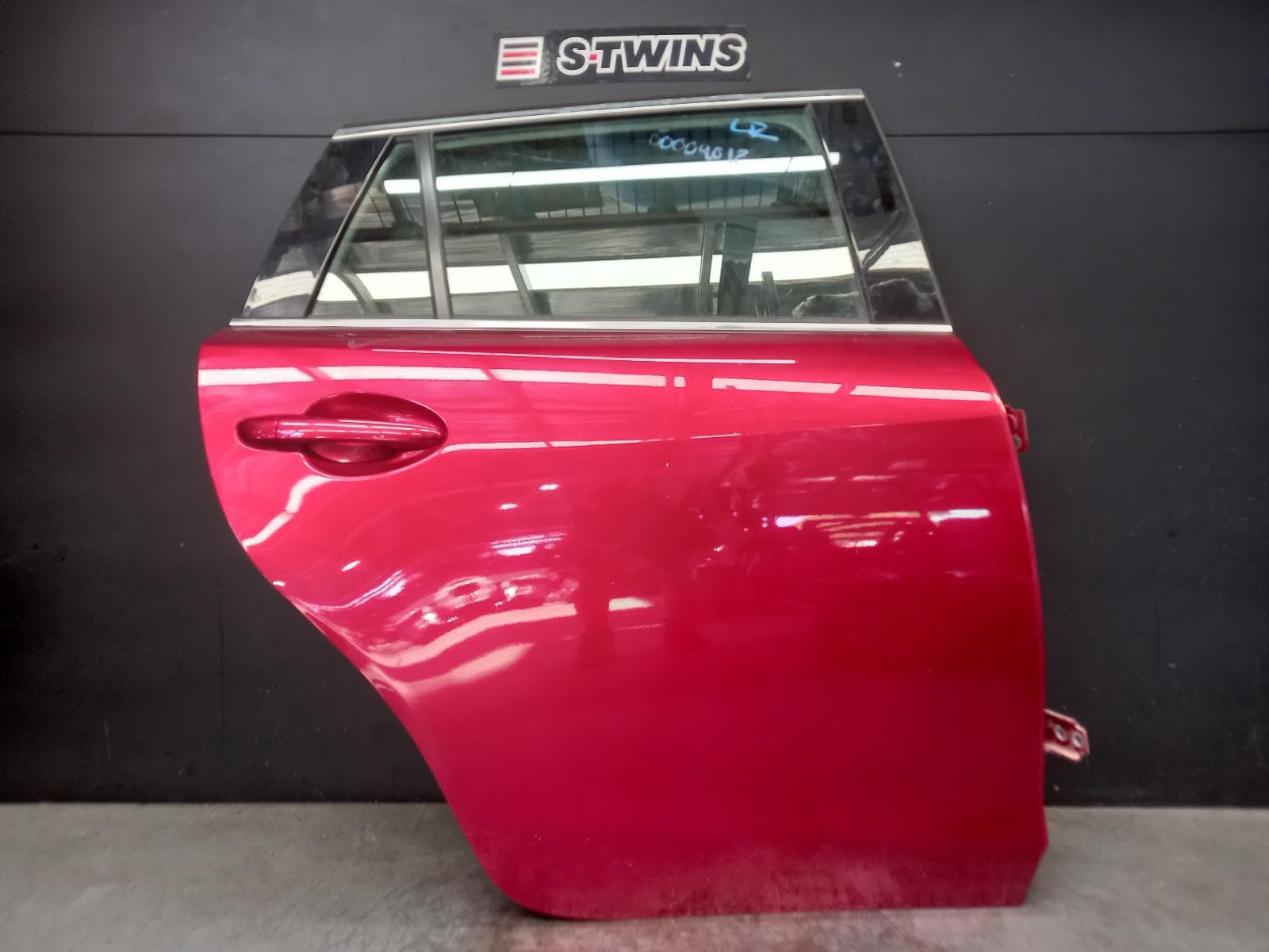 Used auto part listing image: 2021 MAZDA 6 RIGHT REAR DOOR SLIDING GJ-GL, WAGON, 11/12-12/24 0000382500