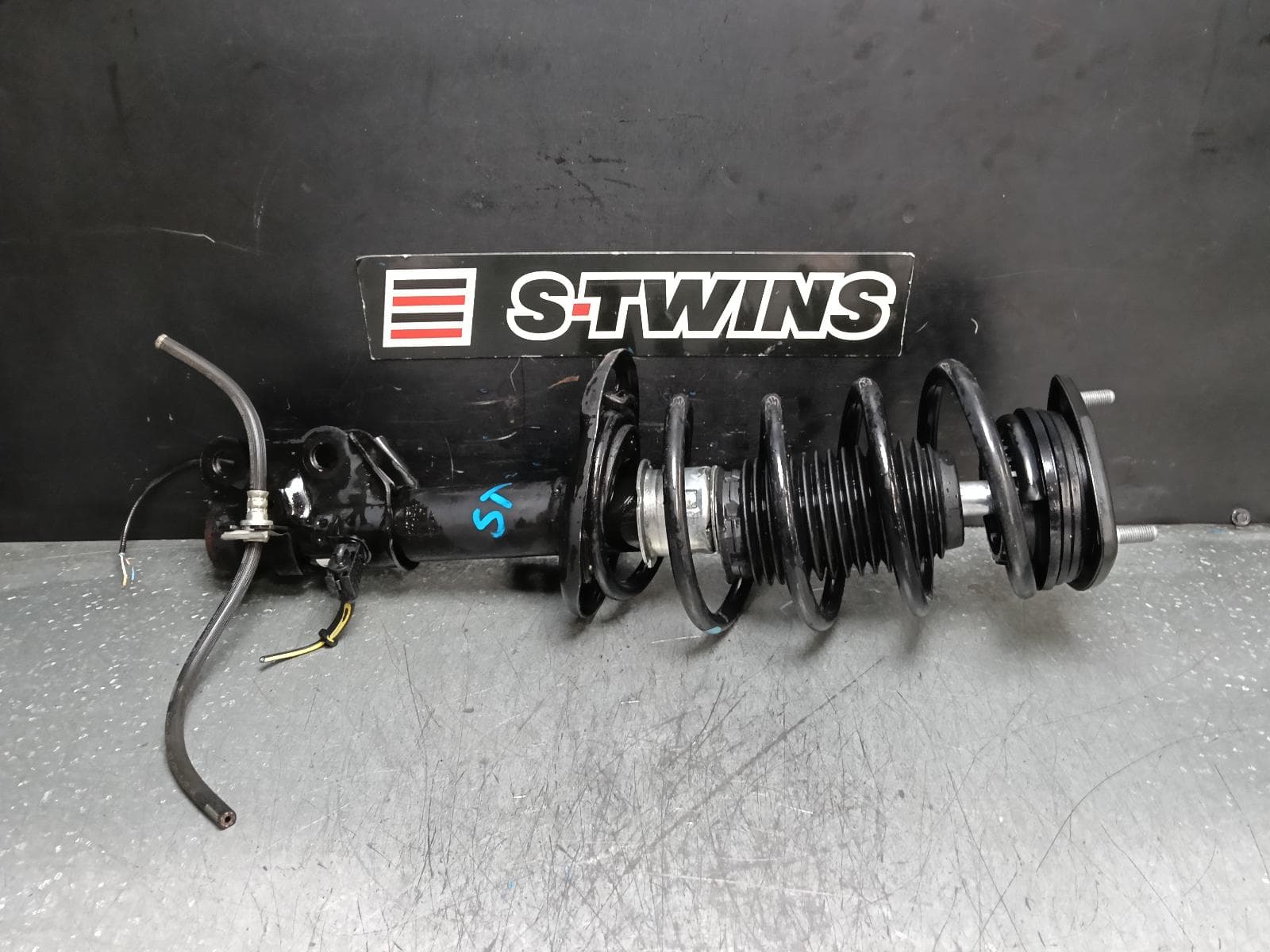 Used auto part listing image: 2021 MAZDA 6 RIGHT FRONT STRUT GL, 03/18- 0000382641