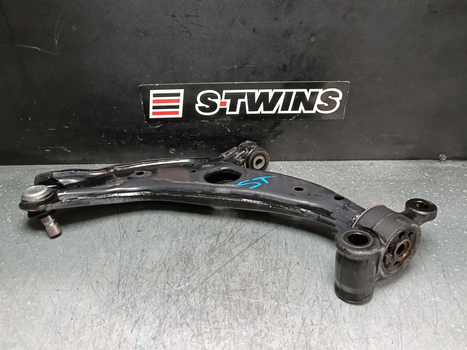 Used auto part listing image: 2021 MAZDA 6 RIGHT FRONT LOWER CONTROL ARM GL, 03/18- 0000382642