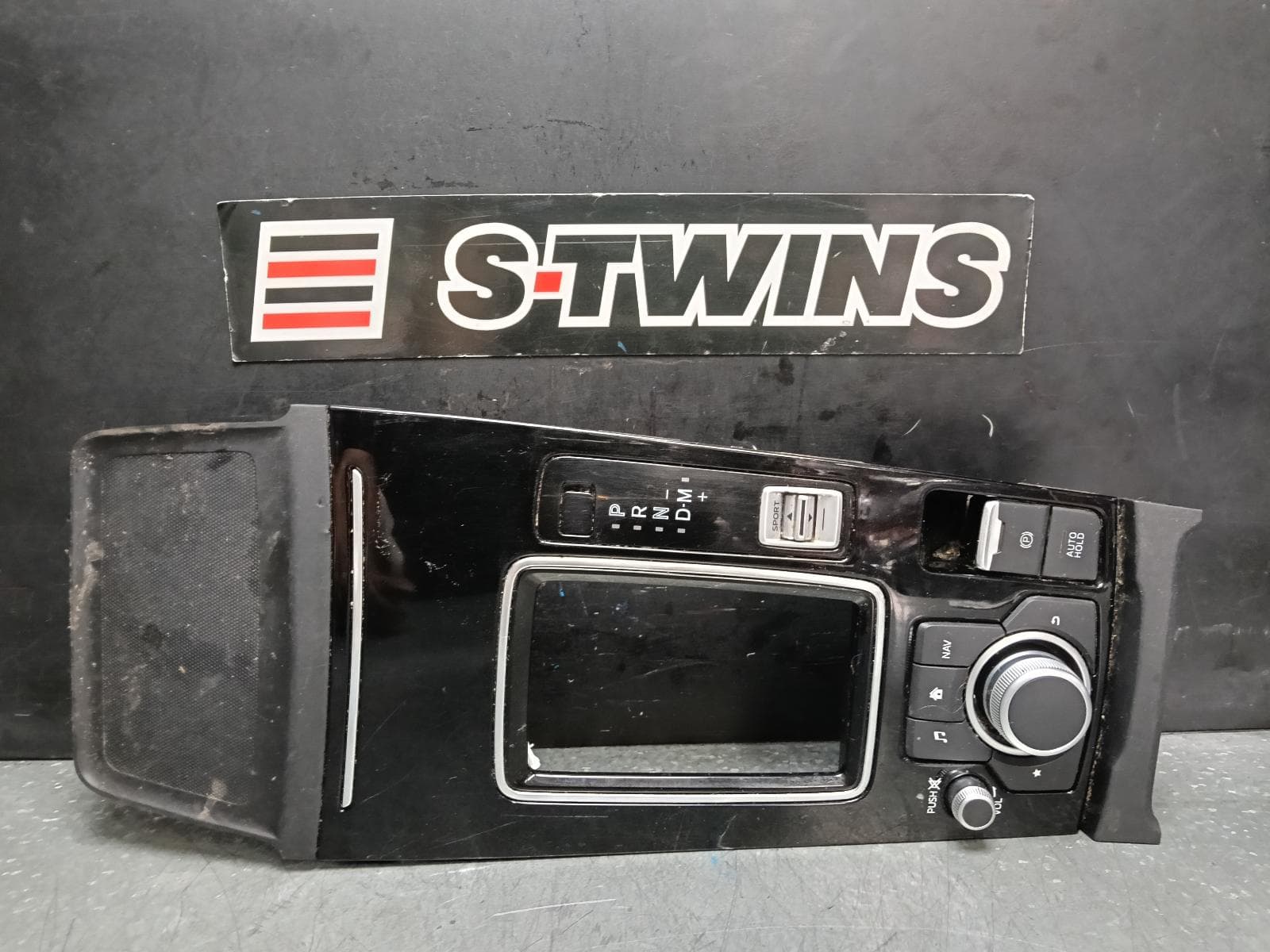 Used auto part listing image: 2021 MAZDA 6 MULTIMEDIA CONTROL SWITCH ASSY, GL, 07/16-12/24 0000382655