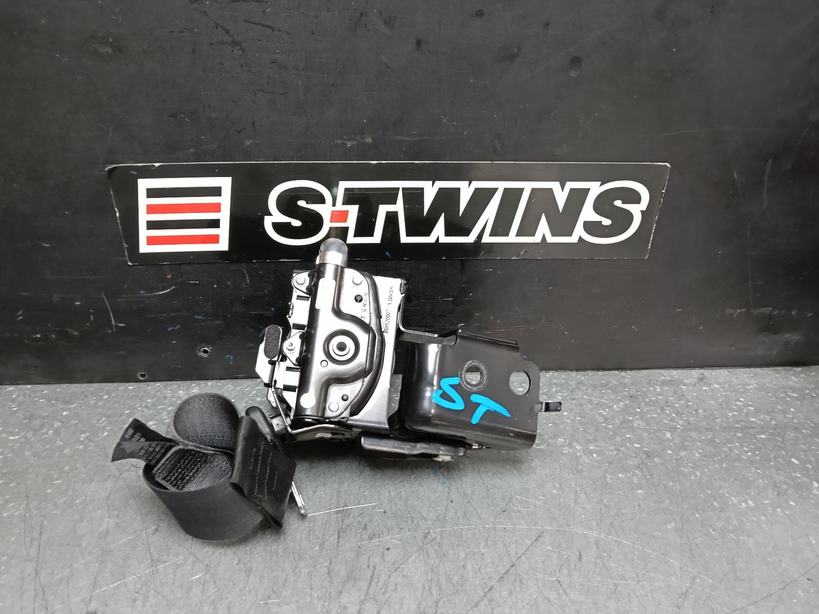 Used auto part listing image: 2021 MAZDA 6 SEAT BELT STALK RH REAR, SEAT BELT ONLY, WAGON, GL, 02/16- 0000382645
