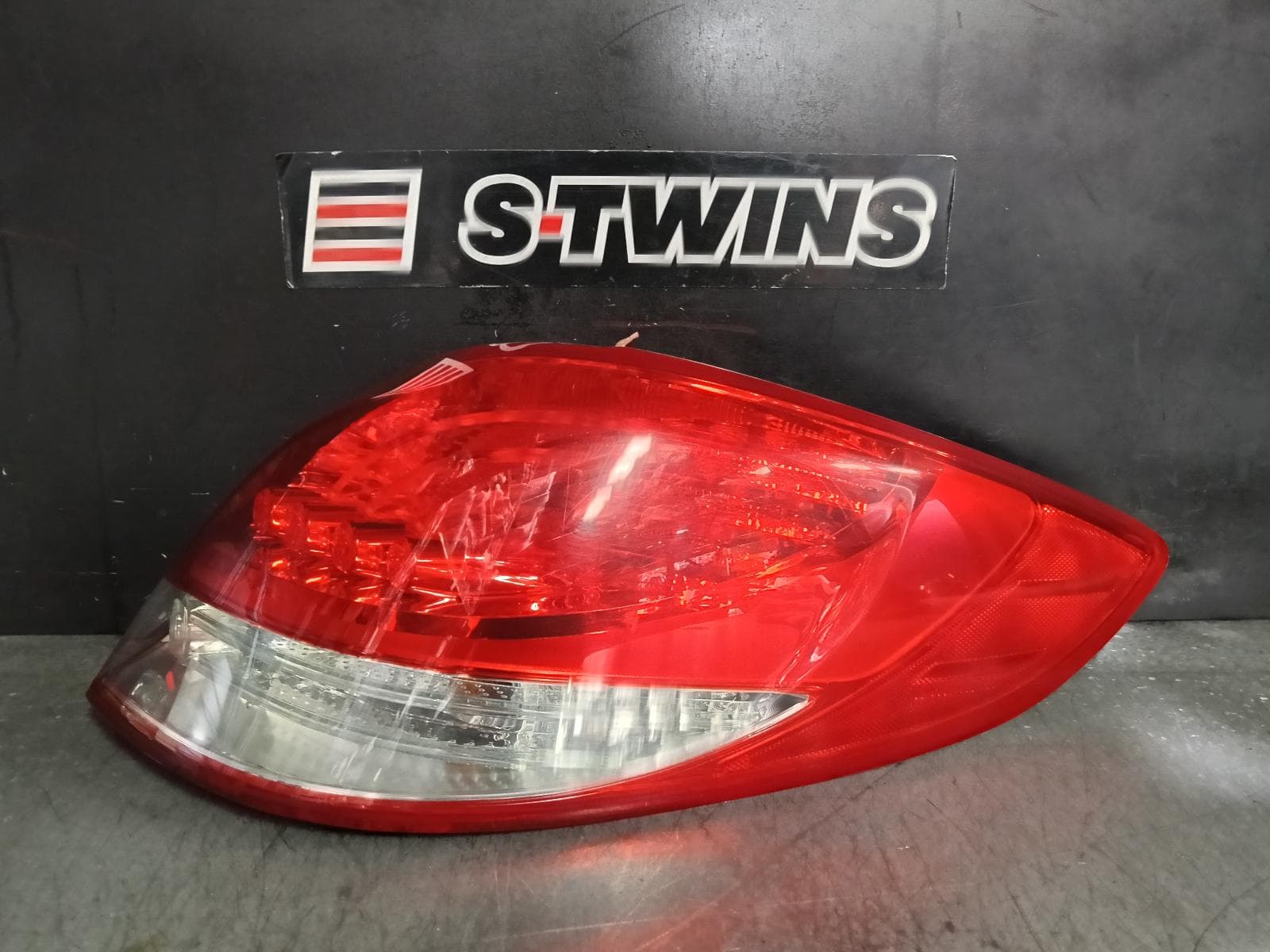 Used auto part listing image: 2014 HYUNDAI VELOSTER RIGHT TAILLIGHT IN BODY, FS, LED TYPE, 10/11-02/18 0000390211