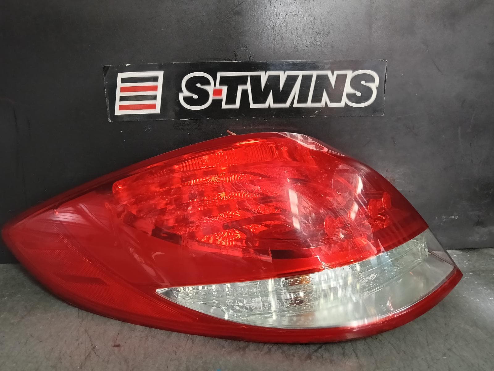 Used auto part listing image: 2014 HYUNDAI VELOSTER LEFT TAILLIGHT IN BODY, FS, LED TYPE, 10/11-02/18 0000390212