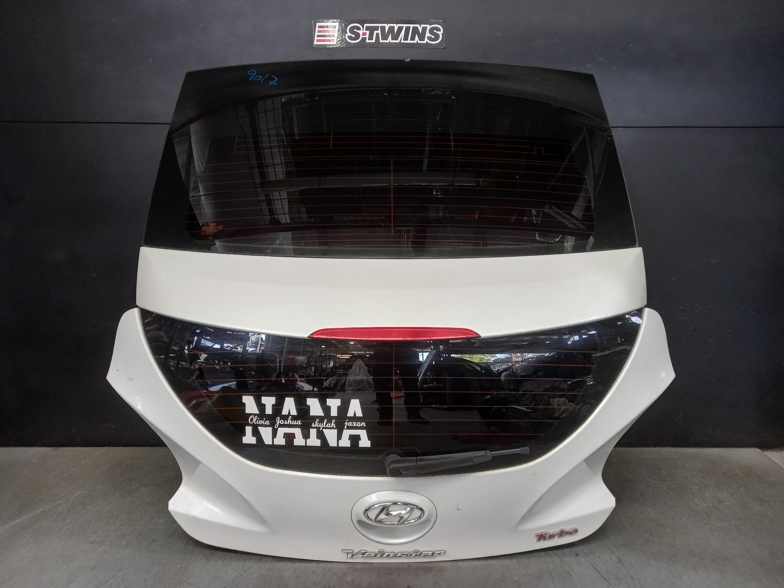 Used auto part listing image: 2014 HYUNDAI VELOSTER BOOTLID TAILGATE TAILGATE, FS, WIPERED, W/ COLOUR CODED SPOILER TYPE, TURBO, 10/11-02/18 0000390061