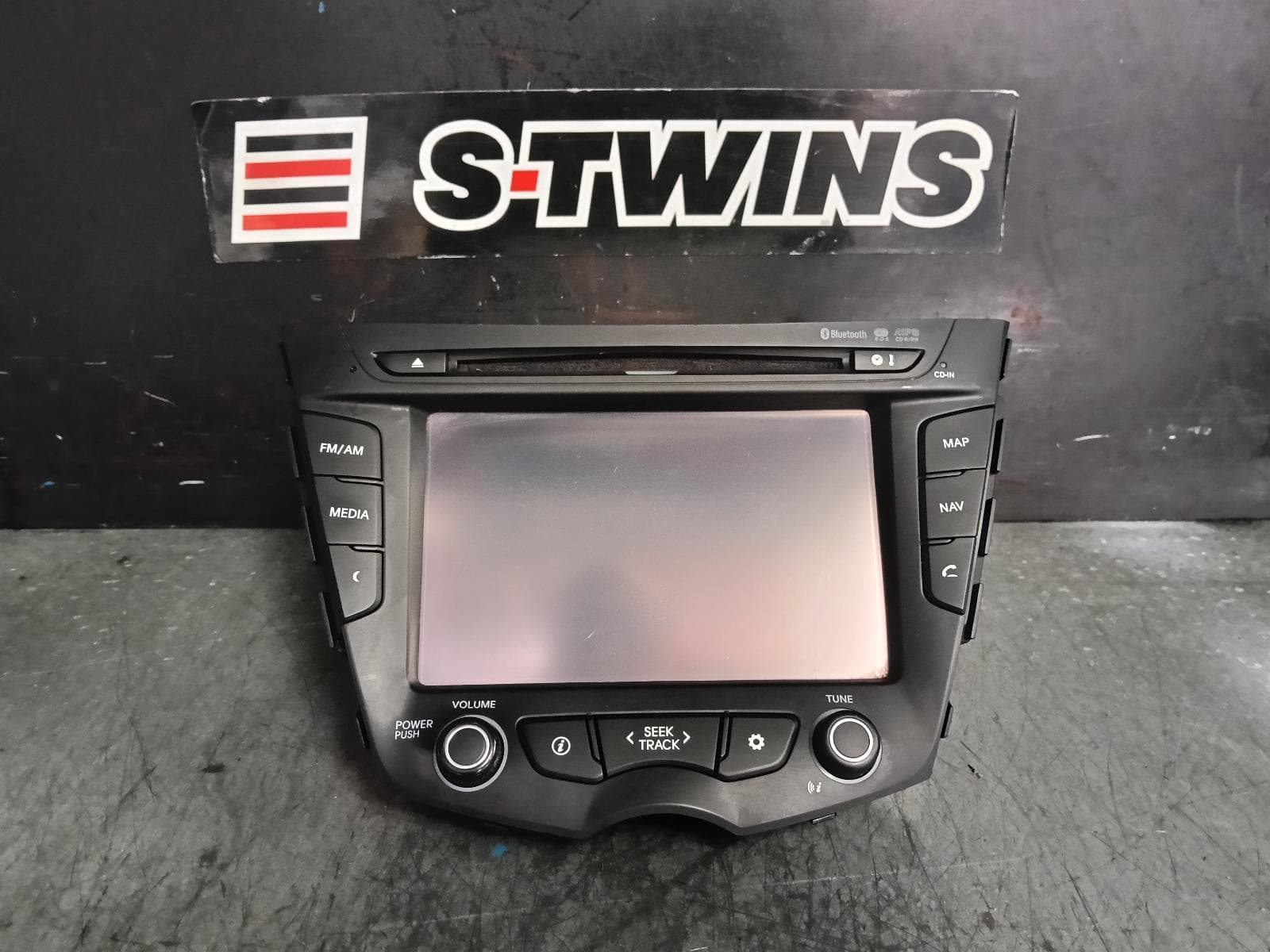 Used auto part listing image: 2014 HYUNDAI VELOSTER TOUCHSCREEN, GPS/NAVIGATION/BLUETOOTH/MP3/AUX W/ CD PLAYER, FS, 10/11-02/18 0000390215