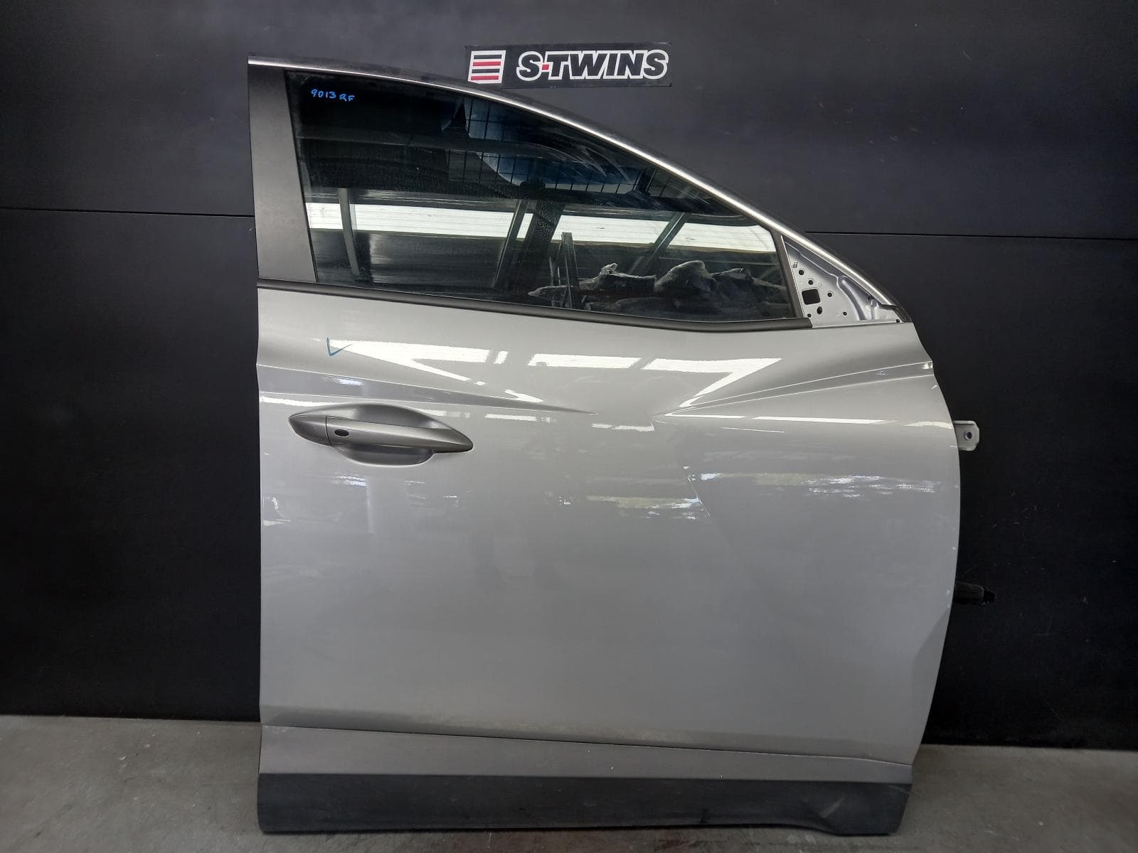 Used auto part listing image: 2023 HYUNDAI TUCSON RIGHT FRONT DOOR NX4, NON N LINE, 02/21- 0000374507