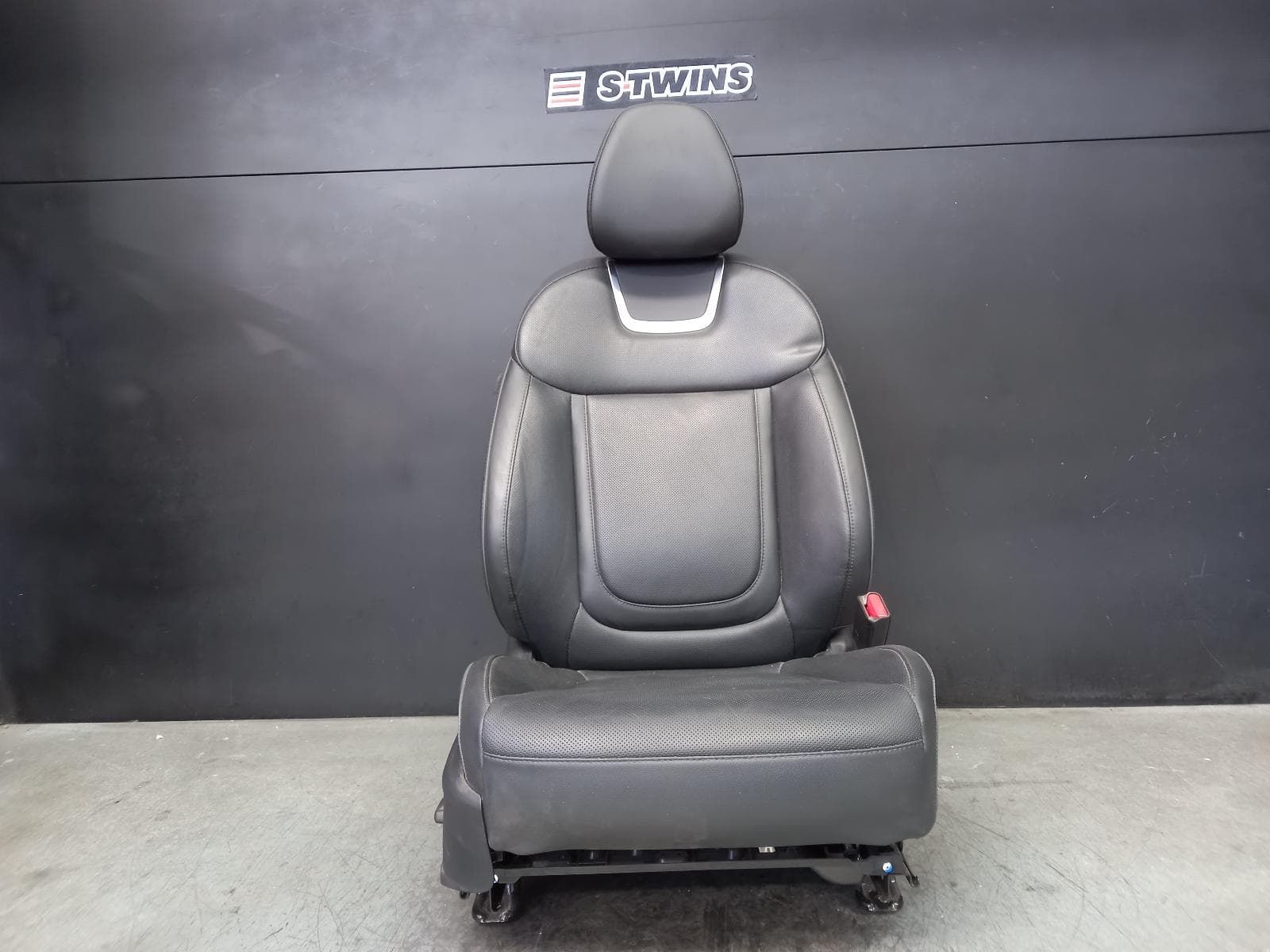 Used auto part listing image: 2023 HYUNDAI TUCSON FRONT SEAT RH FRONT, LEATHER, W/ HEATED TYPE, NON VENTILATED TYPE, ELITE, NX4, 02/21- 0000374509