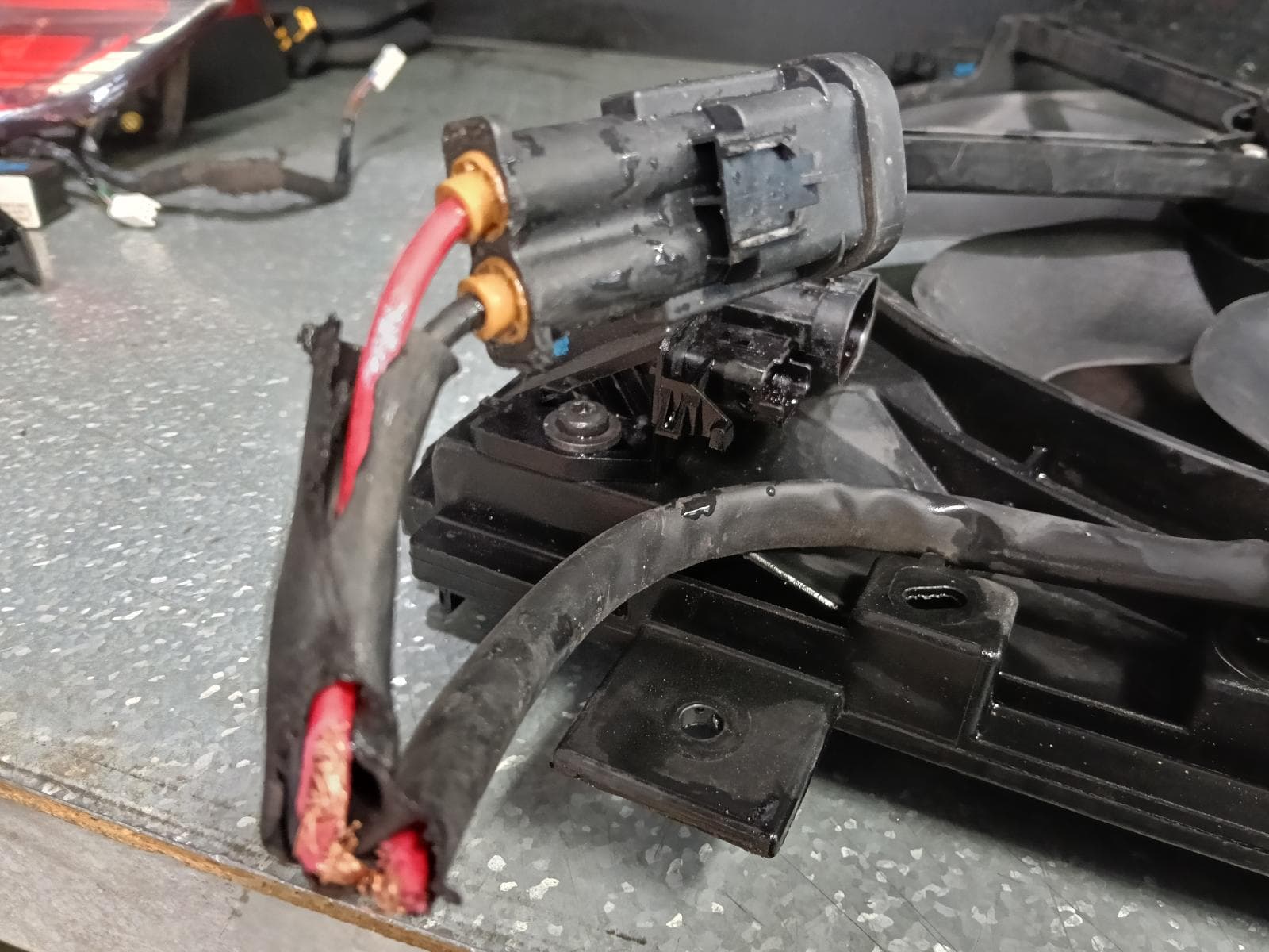 Used auto part listing image: 2016 CITROEN C4 PICASSO FAN SINGLE FAN ASSY, B7, 2.0, DIESEL, PICASSO, 02/14-01/19 0000387635