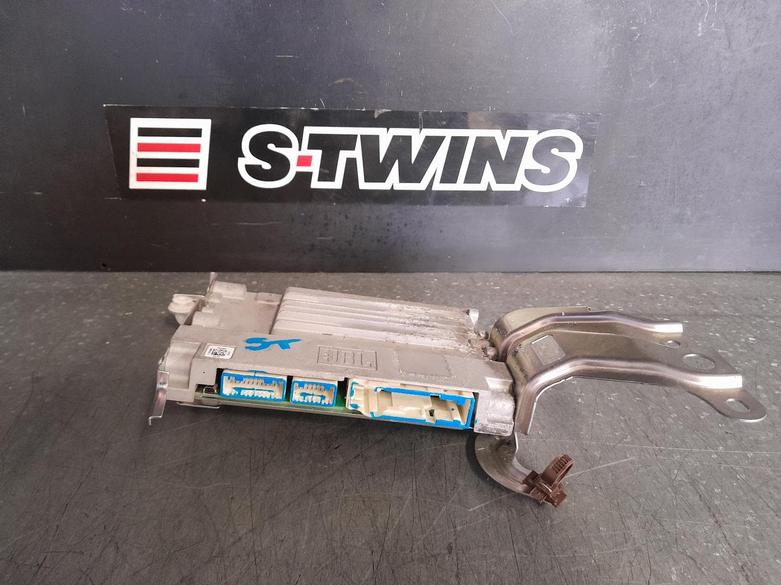 Used auto part listing image: 2022 TOYOTA COROLLA CROSS XG10, AMPLIFIER, 01/22- 0000341143