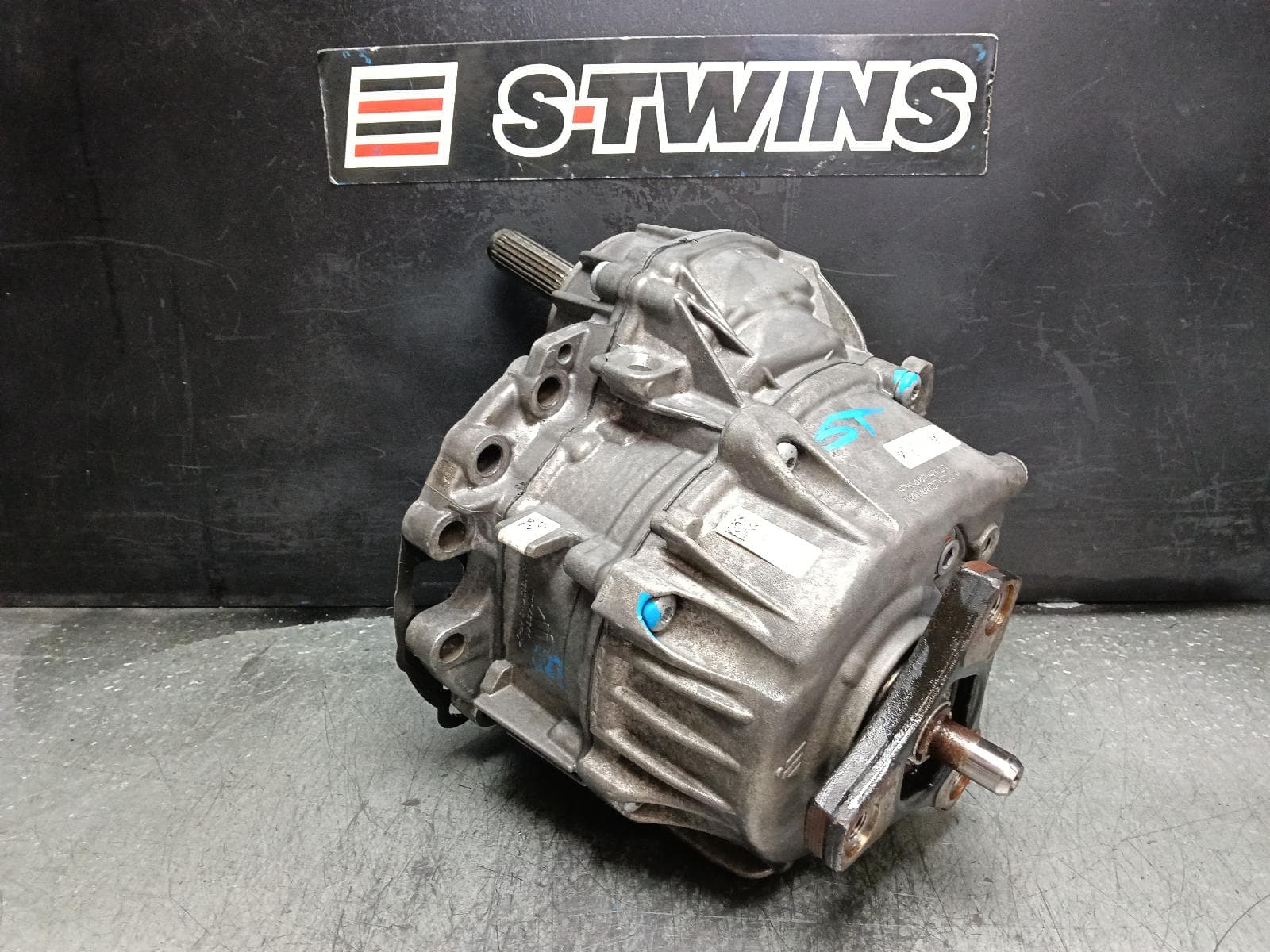 Used auto part listing image: 2017 MERCEDES GLC CLASS TRANSFER CASE AUTO, PETROL, 2.0, TURBO, GLC250, X253/C253, 09/15-07/19 0000404122