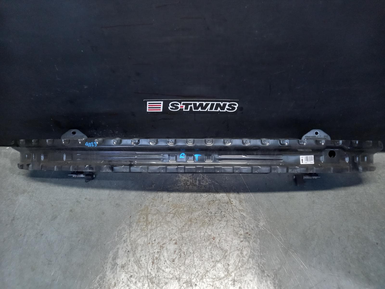 Used auto part listing image: 2017 MERCEDES GLC CLASS R BAR BRACKET REINFO MAIN REINFORCEMENT, X253/C253, 09/15-03/23 0000404127