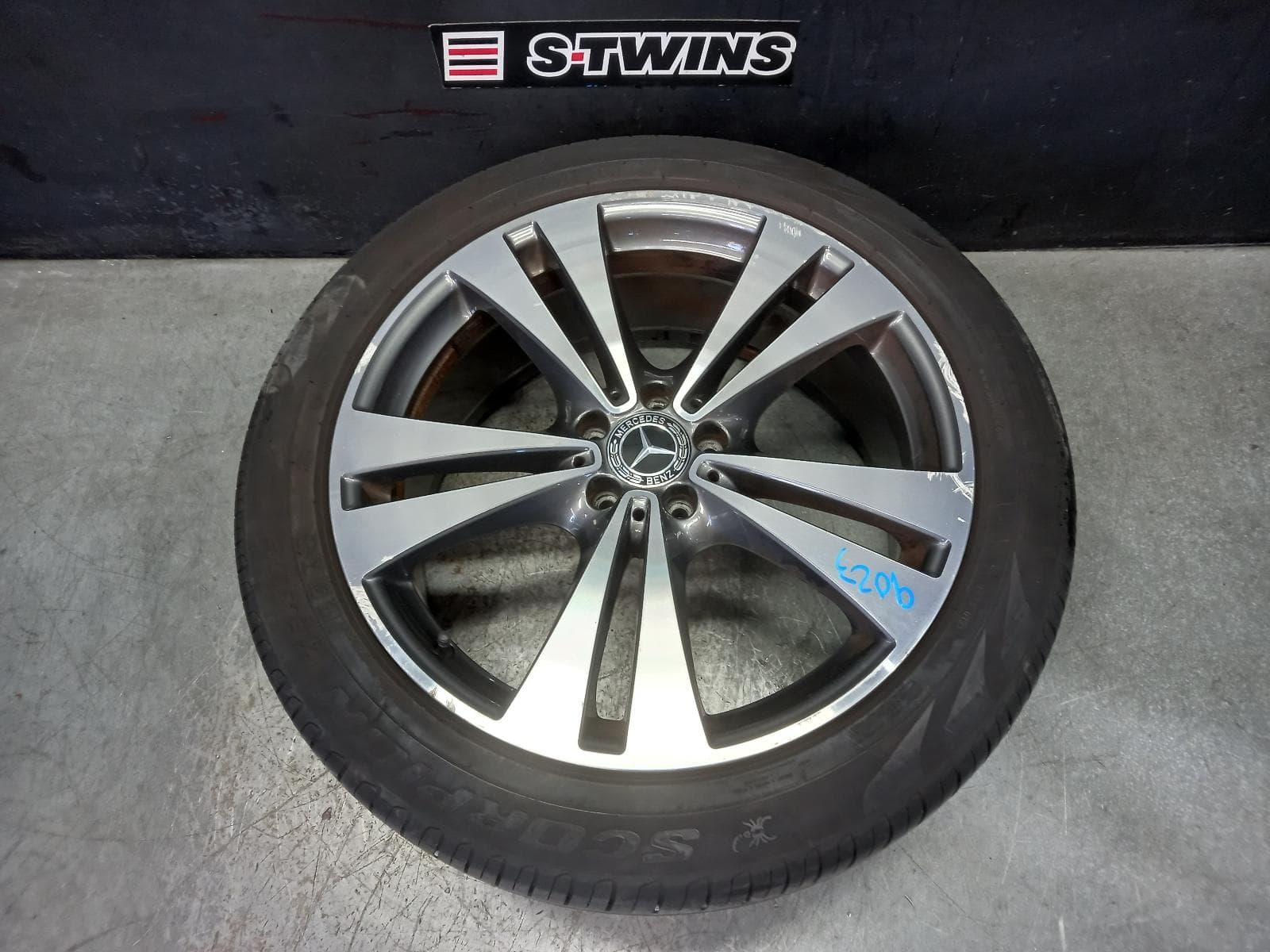 Used auto part listing image: 2017 MERCEDES GLC CLASS WHEEL MAG FACTORY, REAR, 20X9.5IN, MULTI SPOKE, GREY, X253/C253, 09/15-08/19 0000404091