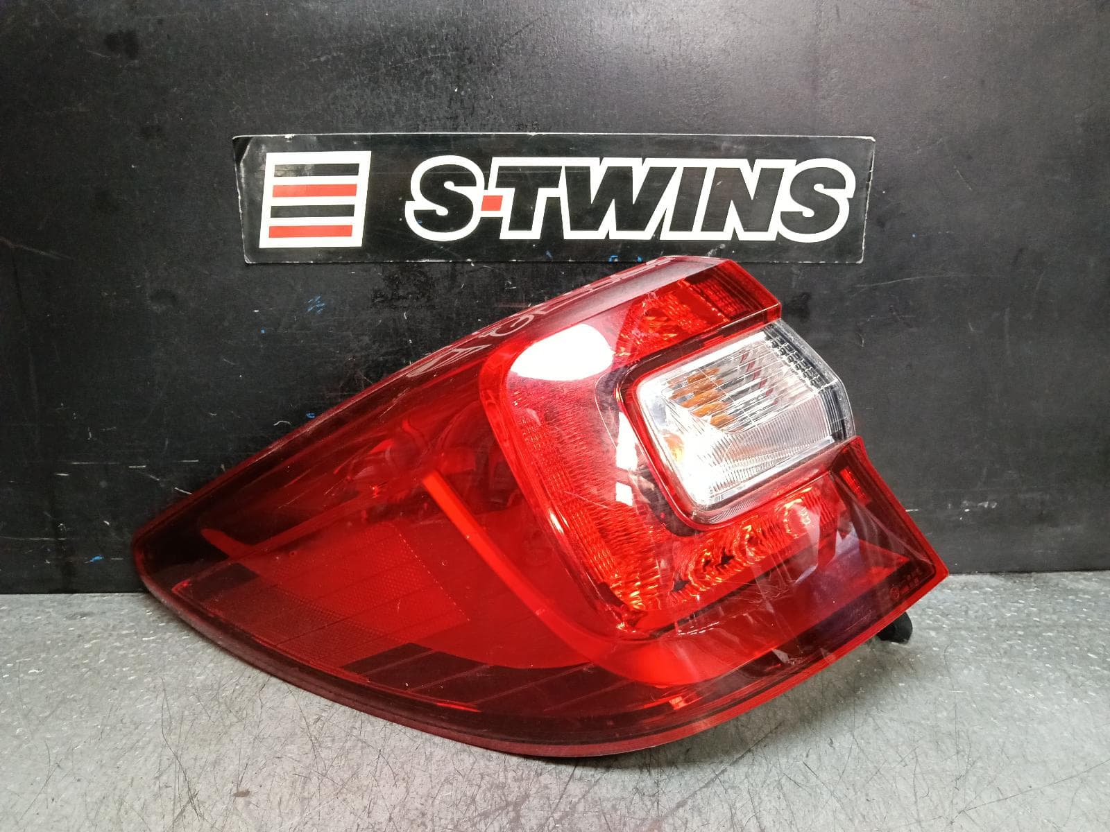Used auto part listing image: 2017 SUBARU OUTBACK LEFT TAILLIGHT 6TH GEN, IN BODY, 08/14-12/20 0000391252