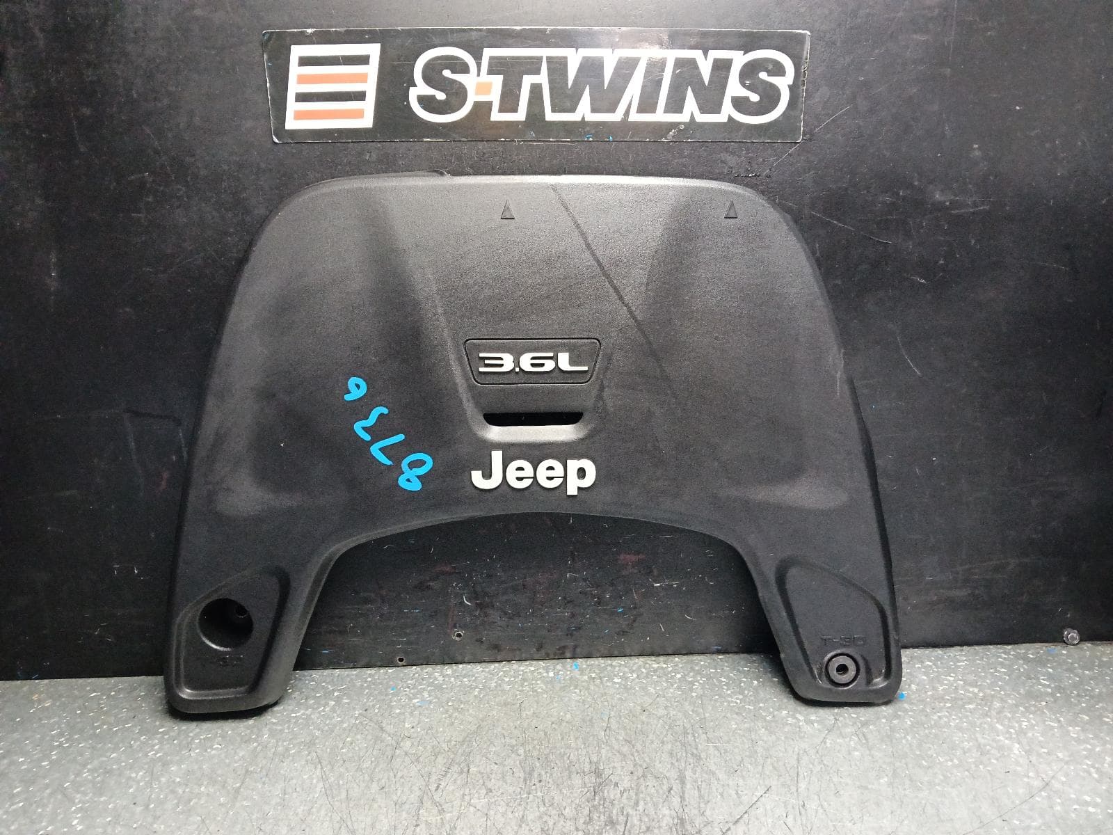 Used auto part listing image: 2020 JEEP WRANGLER ENGINE COVER JL, 08/18- 0000397172