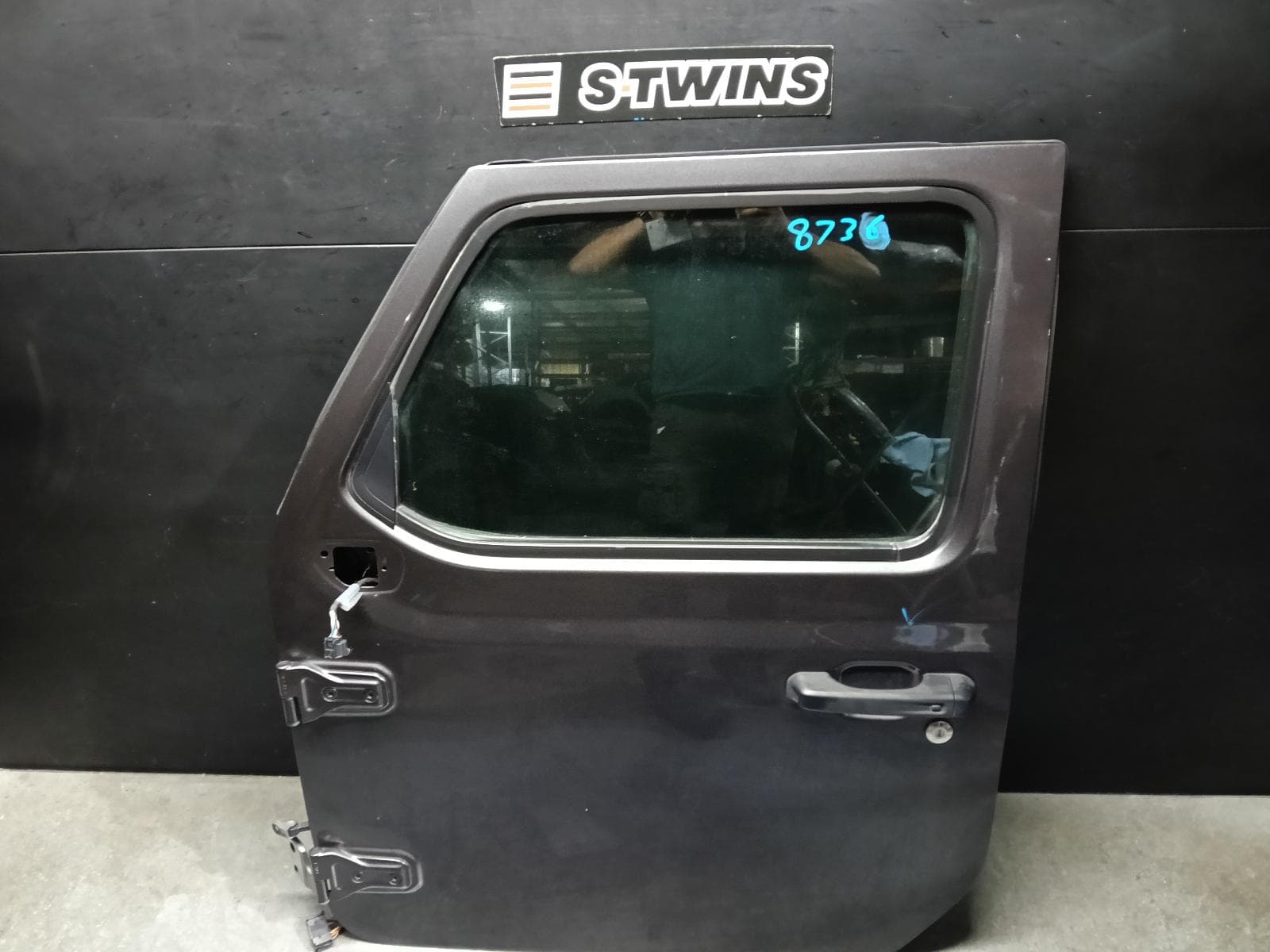 Used auto part listing image: 2020 JEEP WRANGLER LEFT FRONT DOOR JL, 08/18- 0000397188