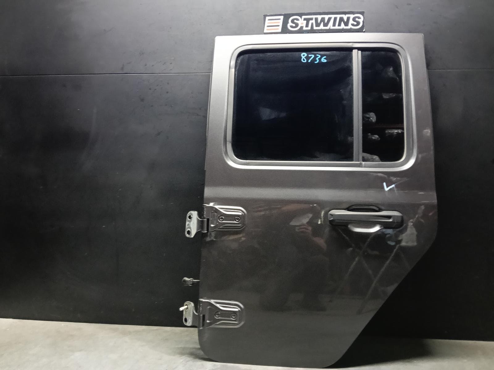 Used auto part listing image: 2020 JEEP WRANGLER LEFT REAR DOOR SLIDING JL, 4DR TYPE, 08/18- 0000397189