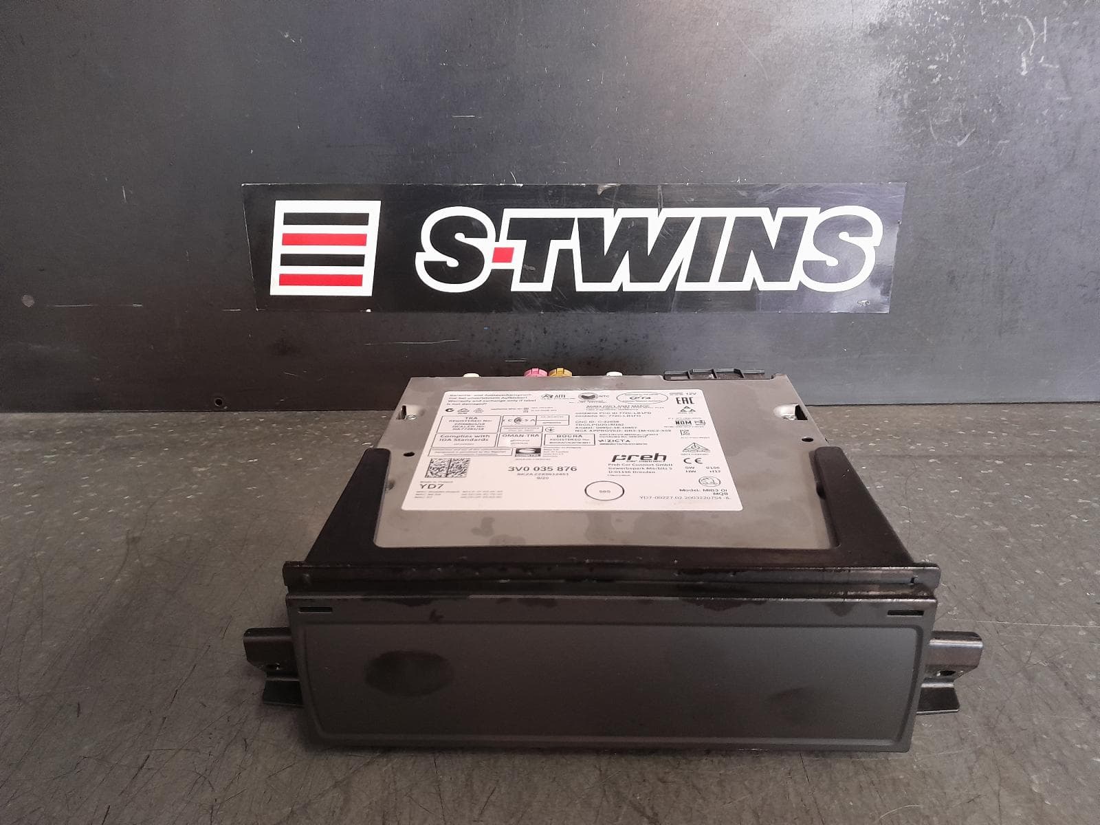 Used auto part listing image: 2021 SKODA KAMIQ HEAD UNIT, W/ SAT NAV TYPE, NW, 06/20- 0000341668