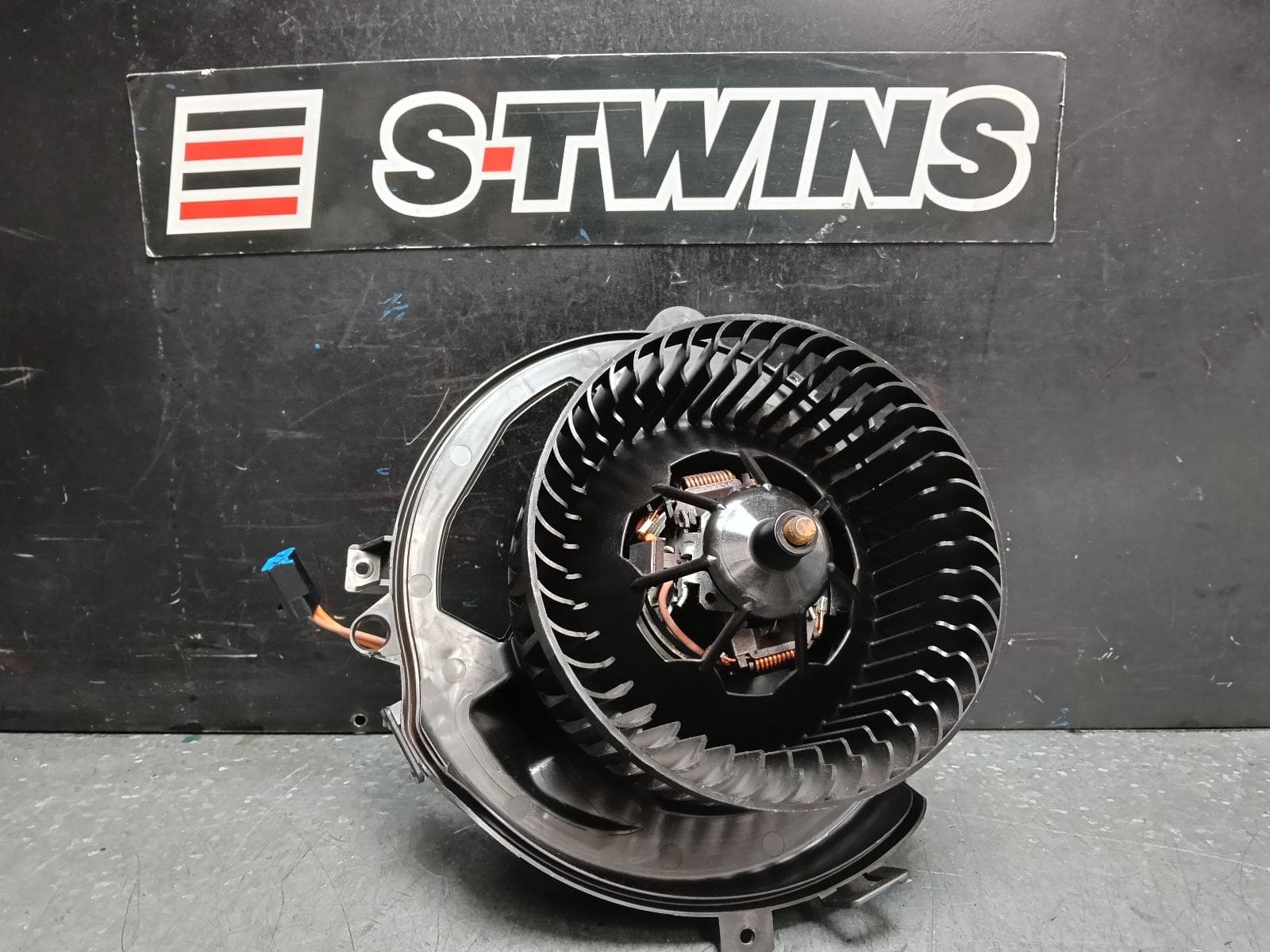 Used auto part listing image: 2019 AUDI Q2 HEATER FAN MOTOR GA, P/N 5Q2819021C, W/ CLIMATE CONTROL TYPE, 10/16- 0000386226