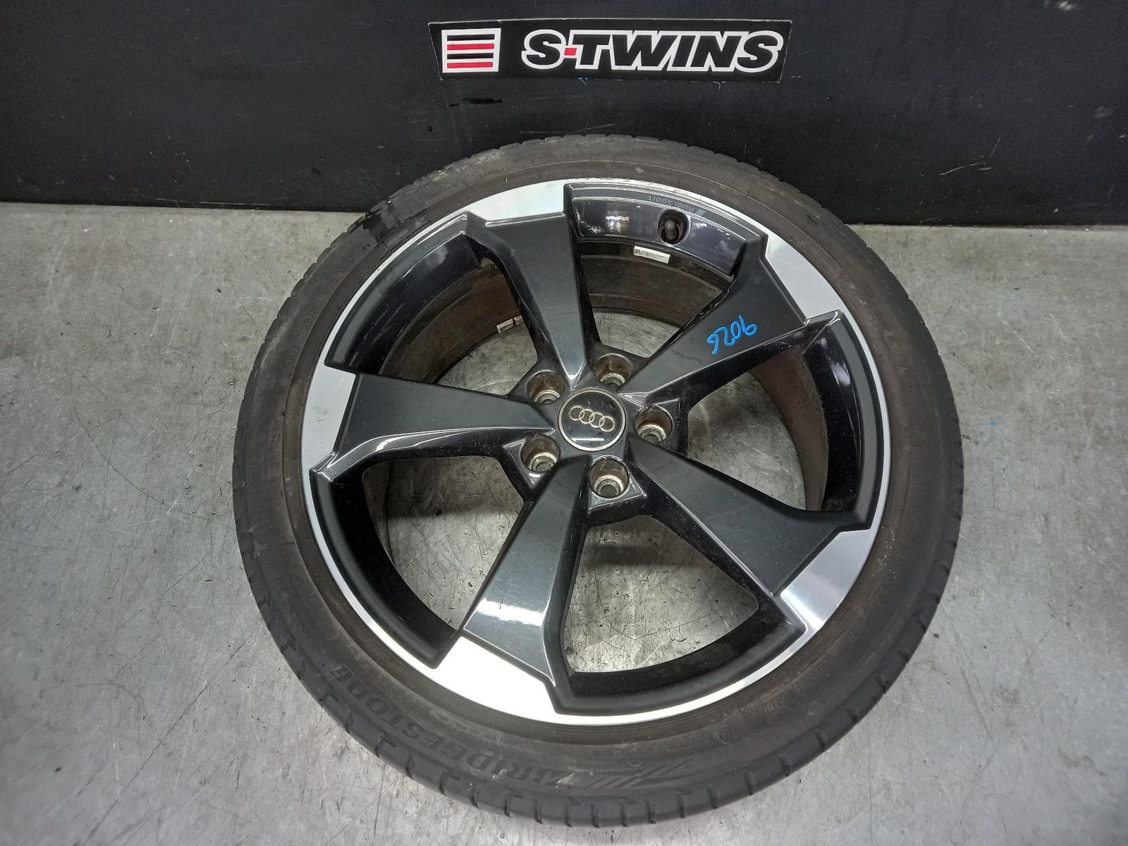 Used auto part listing image: 2019 AUDI Q2 WHEEL MAG FACTORY, 19X8IN, 5 ARM ROTOR DESIGN, GA, 10/16- 0000386231
