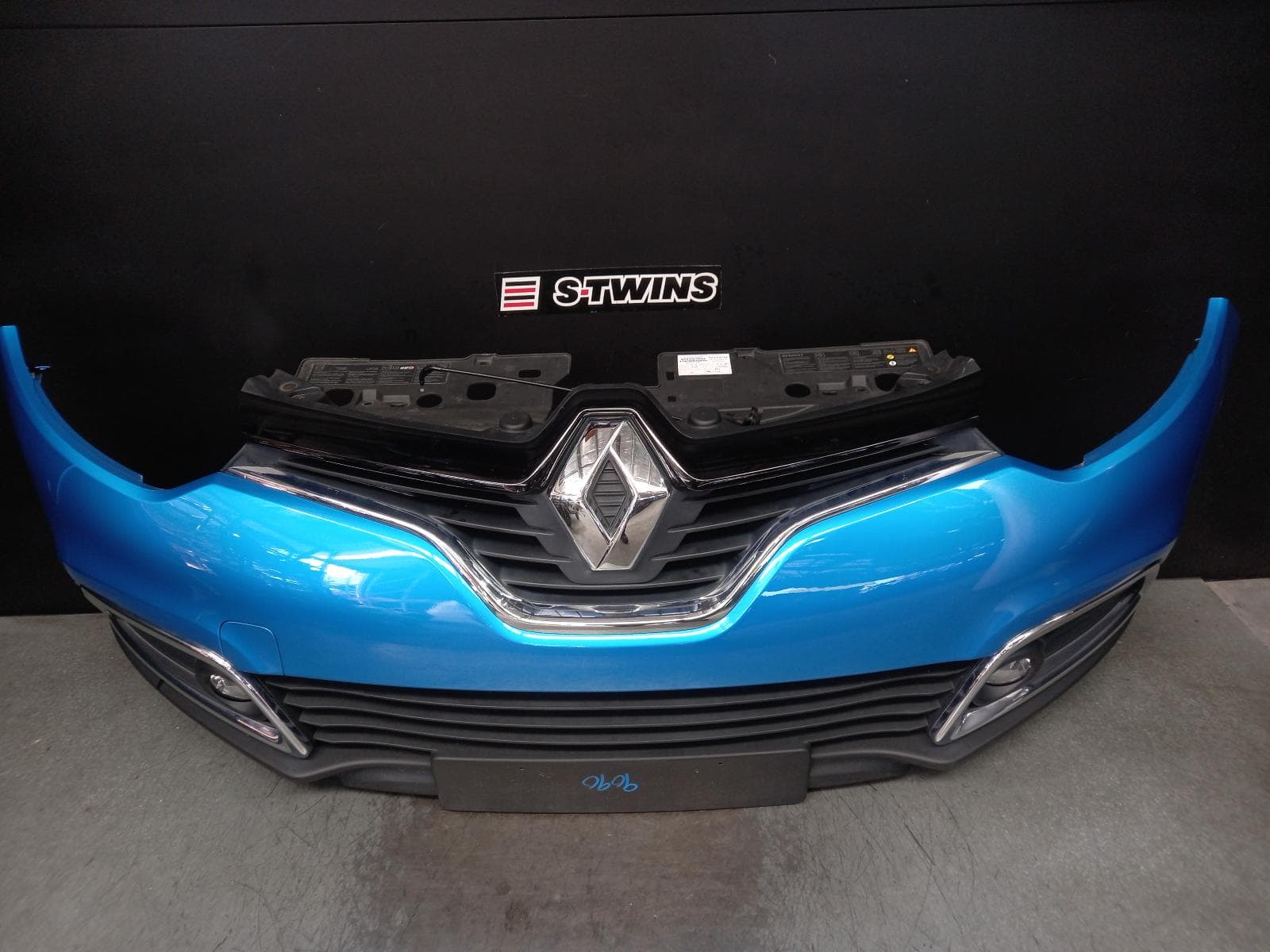 Used auto part listing image: 2015 RENAULT CAPTUR FRONT BUMPER BUMPER BAR (2 PIECE), J87, 08/14-05/17 0000372977