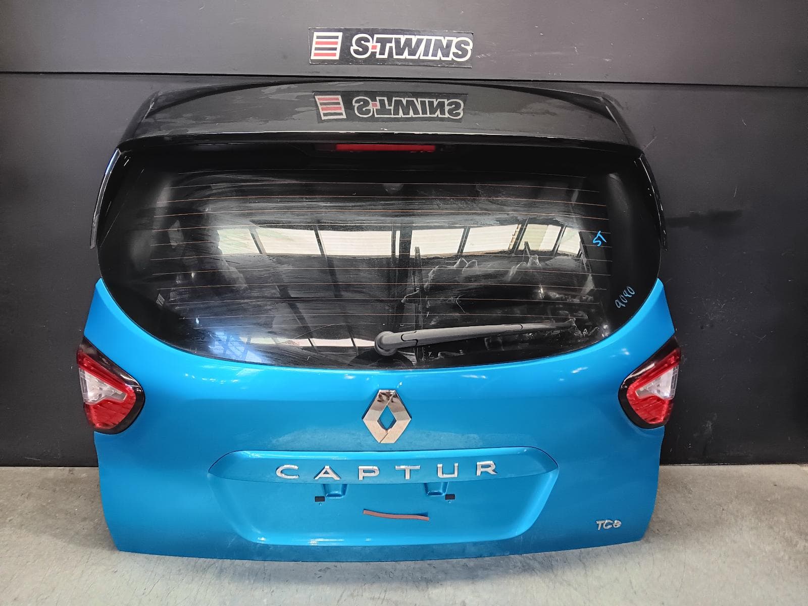 Used auto part listing image: 2015 RENAULT CAPTUR BOOTLID TAILGATE TAILGATE, J87, 08/14-12/20 0000410321