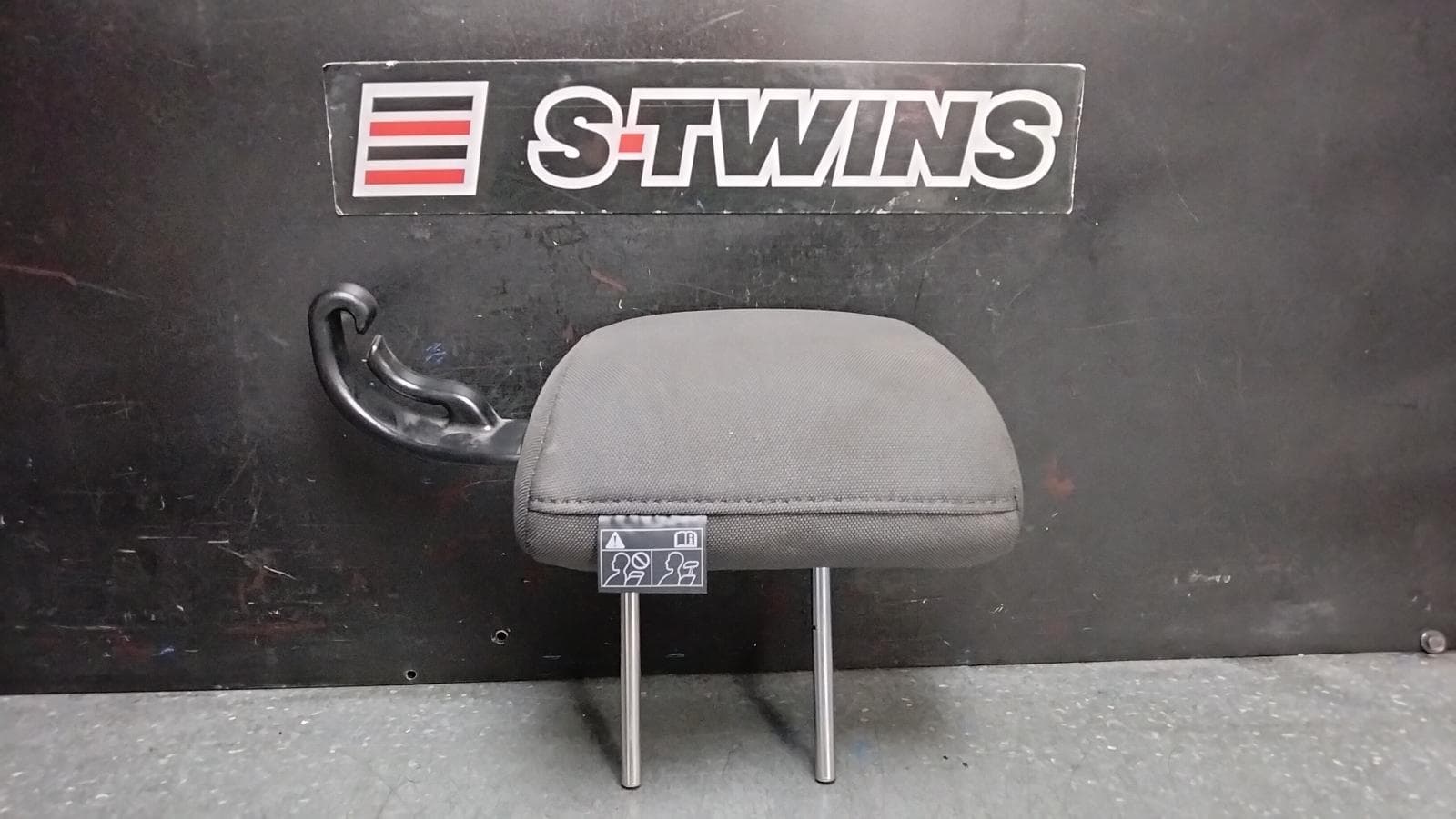 Used auto part listing image: 2024 SUBARU CROSSTREK HEADREST G6X, CENTRE REAR, CLOTH, GREY, 10/22- 0000388436