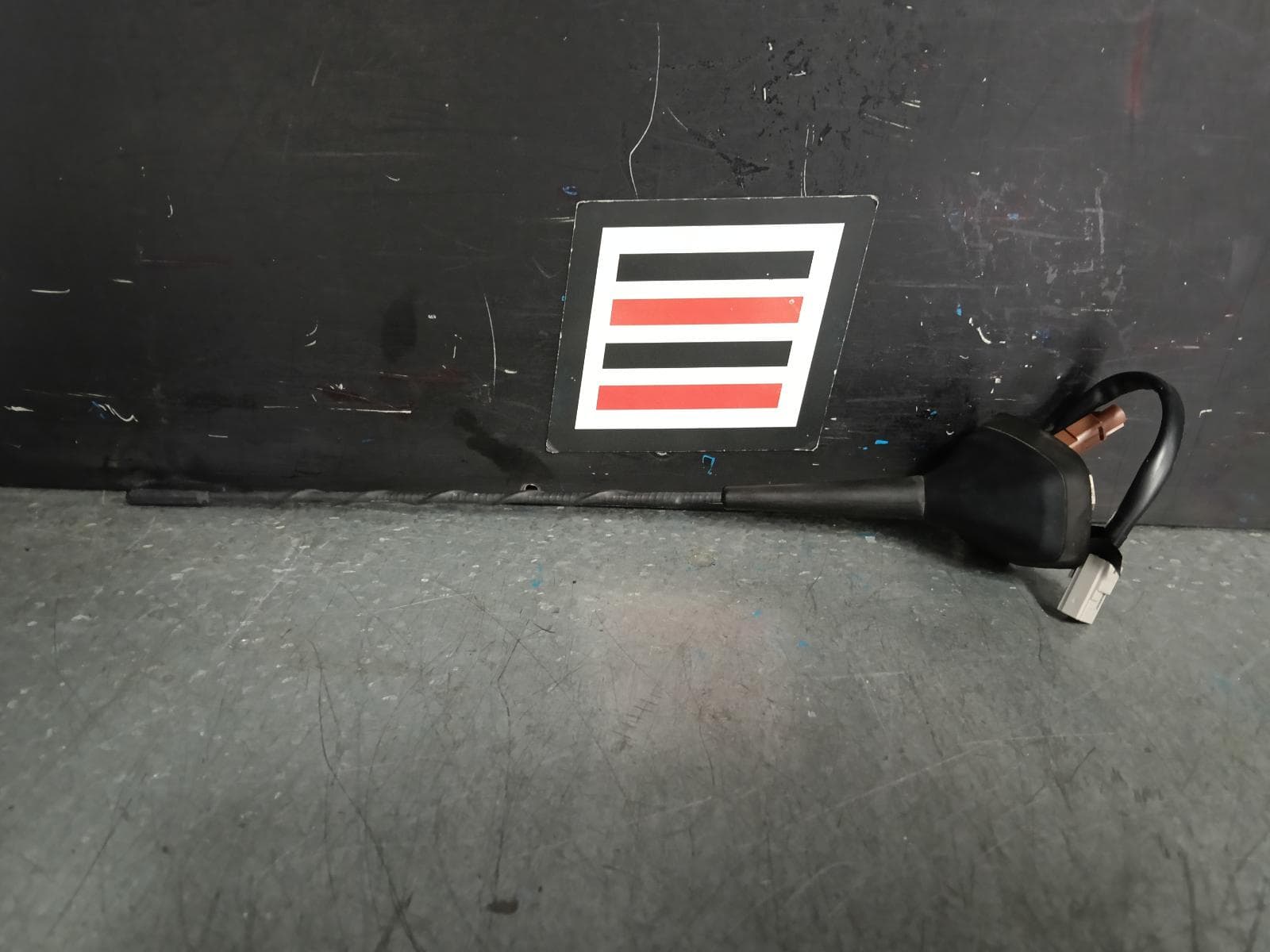 Used auto part listing image: 2022 NISSAN NAVARA ANTENNA NP300, FACTORY, A-PILLAR MOUNTED, RH SIDE, 04/15- 0000383425