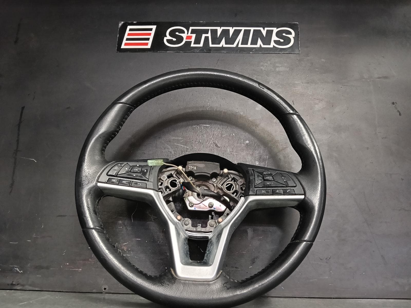 Used auto part listing image: 2022 NISSAN NAVARA STEERING WHEEL NP300, LEATHER, 12/20- 0000383429