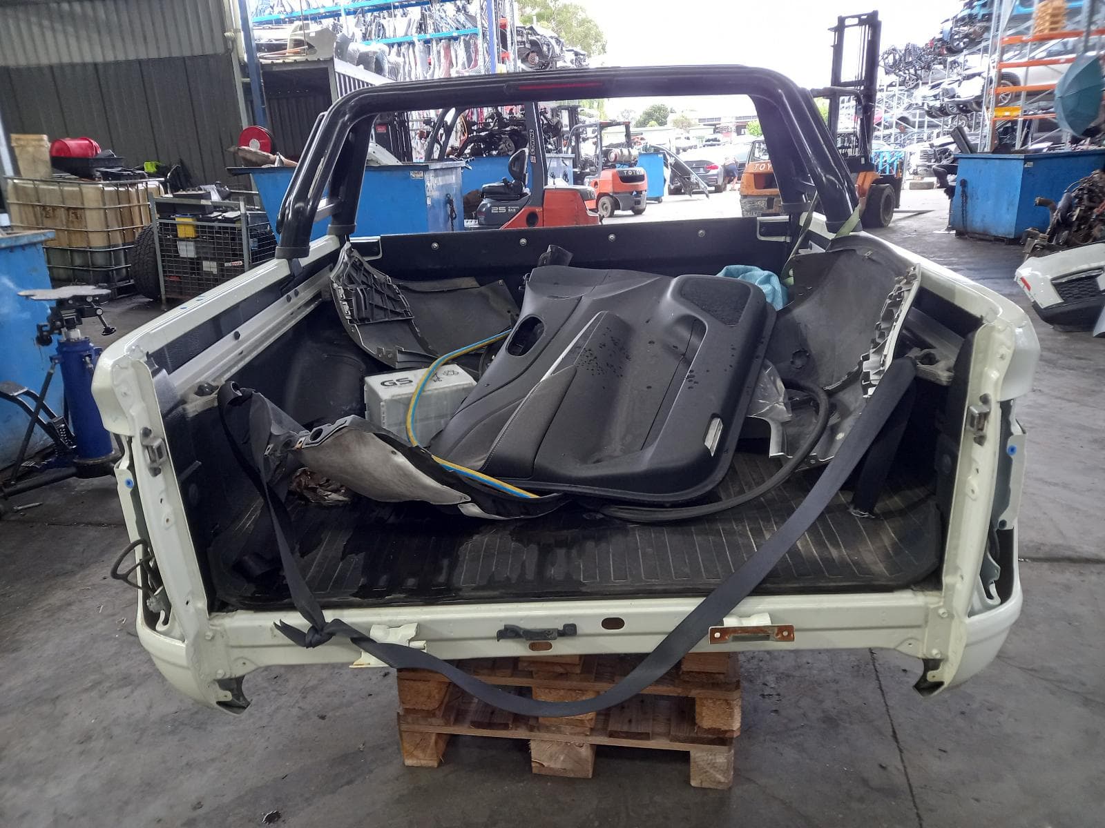Used auto part listing image: 2022 NISSAN NAVARA UTE BACK NP300, UTE BACK, DUAL CAB, WIDE BODY, FLARED TYPE, 12/20- 0000382786