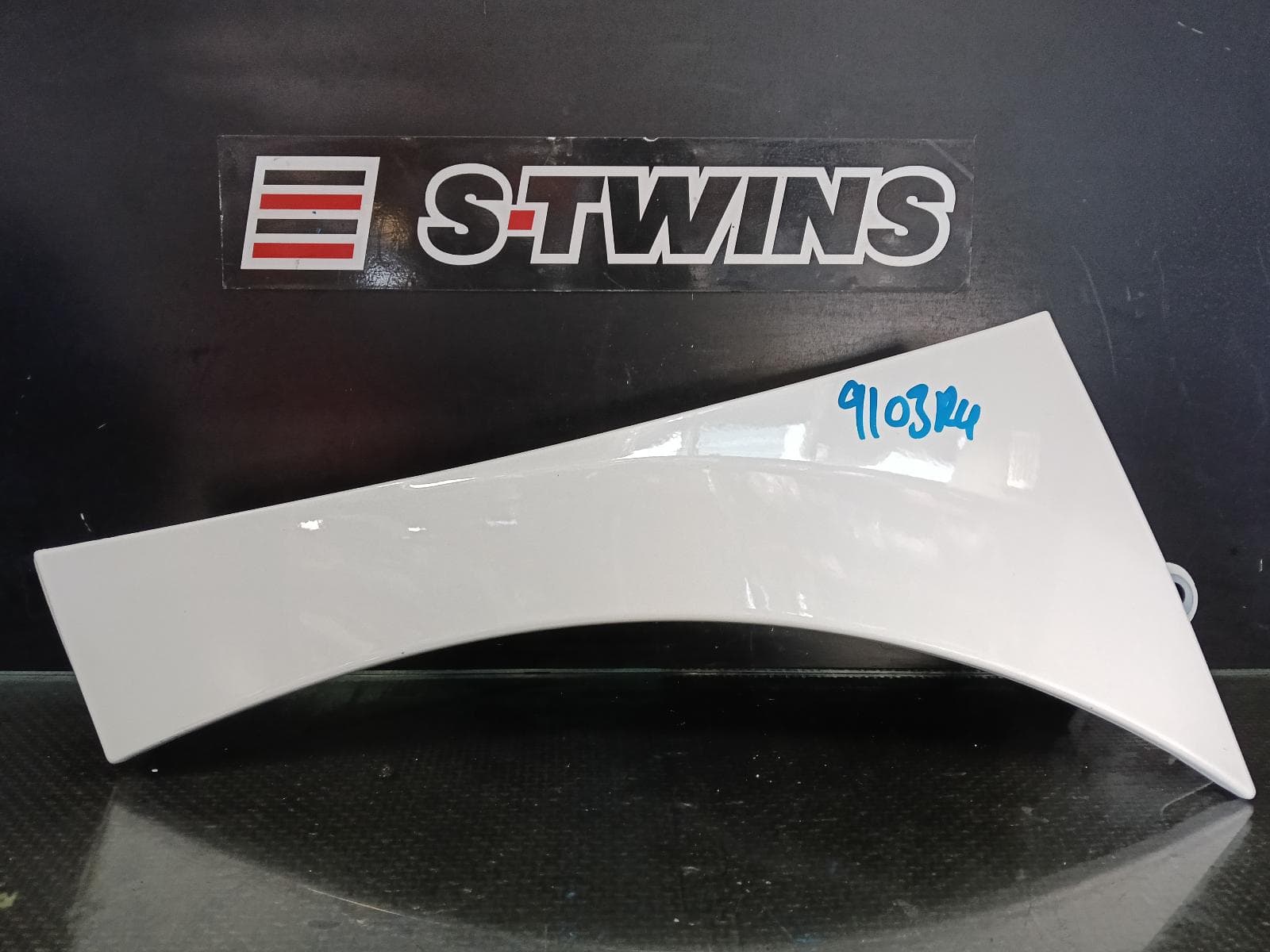 Used auto part listing image: 2011 PEUGEOT RCZ RIGHT GUARD 09/10- 0000412468