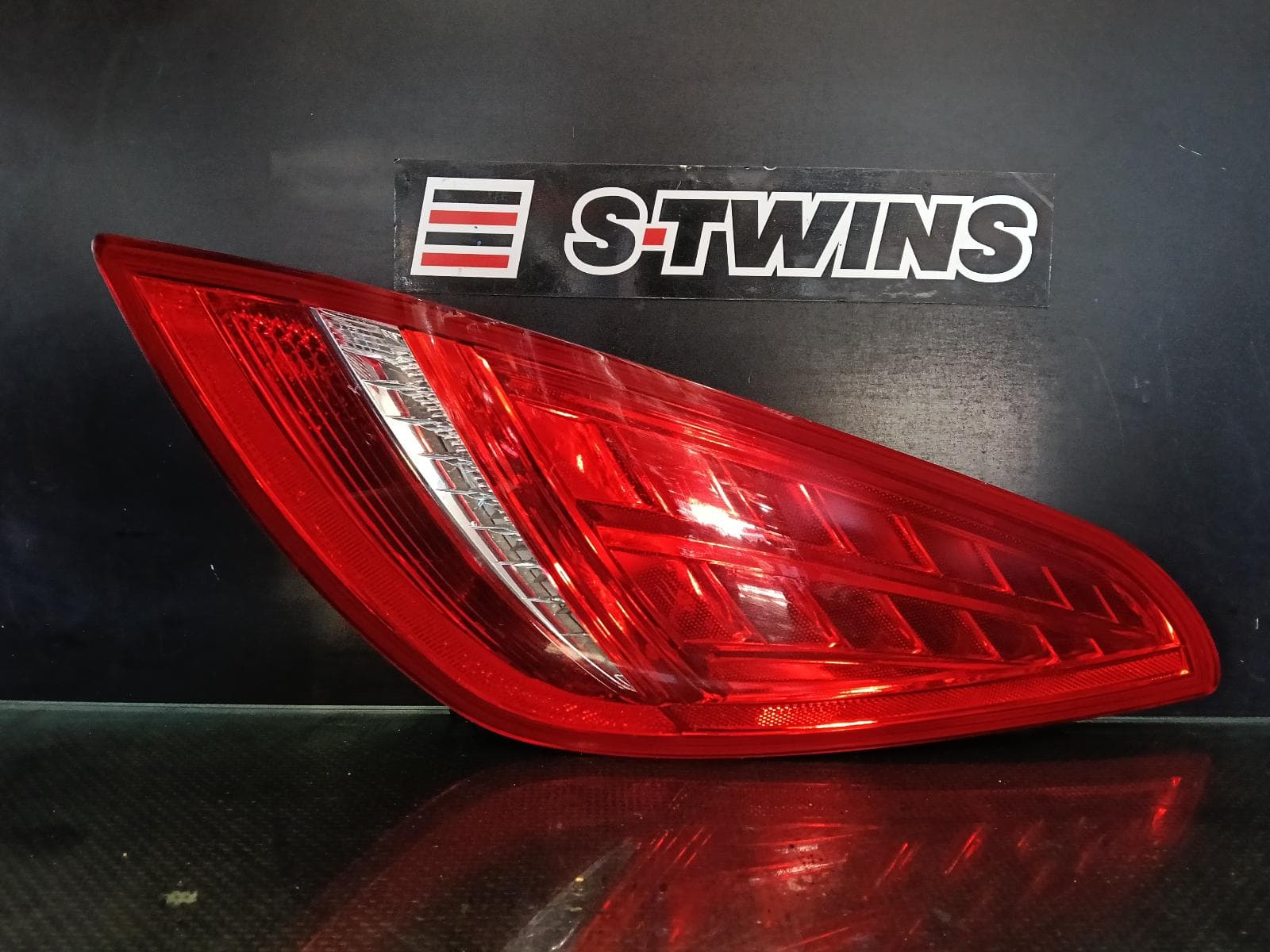Used auto part listing image: 2011 PEUGEOT RCZ RIGHT TAILLIGHT IN BODY, 09/10-01/15 0000412471