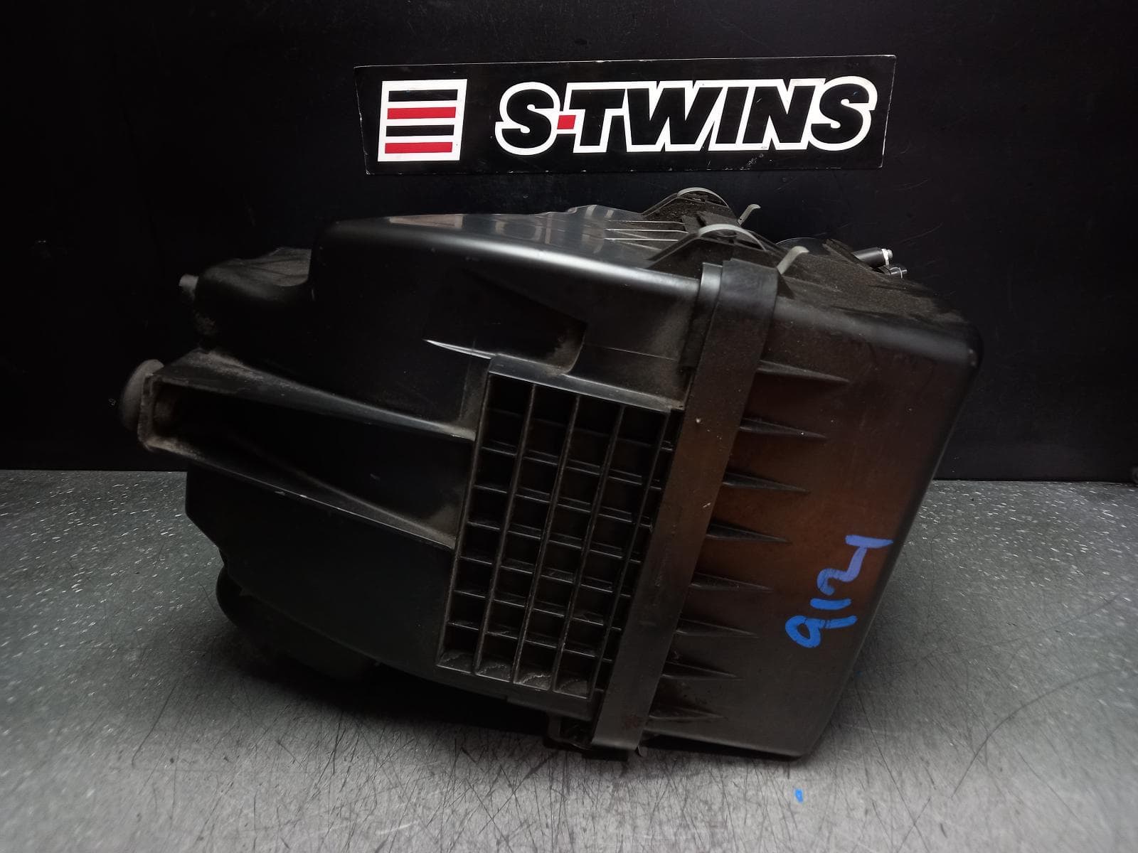 Used auto part listing image: 2021 HONDA ODYSSEY AIR CLEANER BOX AIR CLEANER, RC1, 02/14-03/22 0000374060