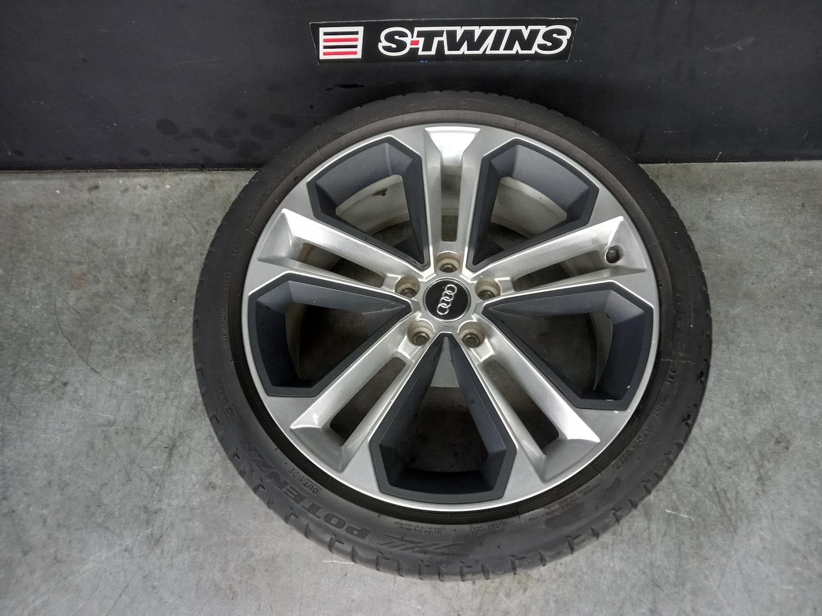 Used auto part listing image: 2017 AUDI Q2 WHEEL MAG FACTORY, 19X8IN, 5 TWIN SPOKE, GA, 10/16-01/21 0000378051