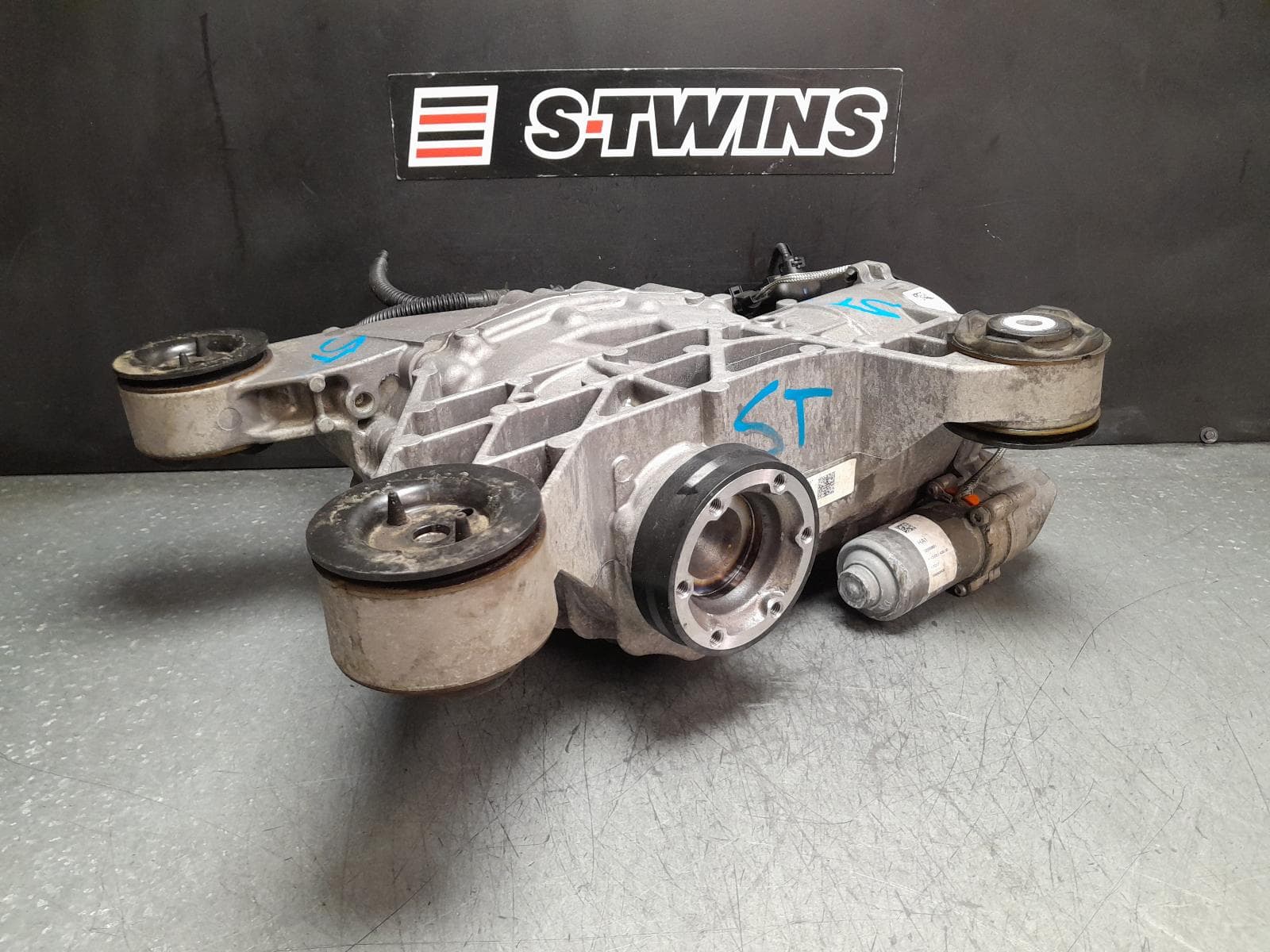 Used auto part listing image: 2017 AUDI Q2 DIFFERENTIAL CENTRE REAR, 2.0, PETROL, GA, 4.471 RATIO, TEL CODE, 10/16-01/21 0000378053