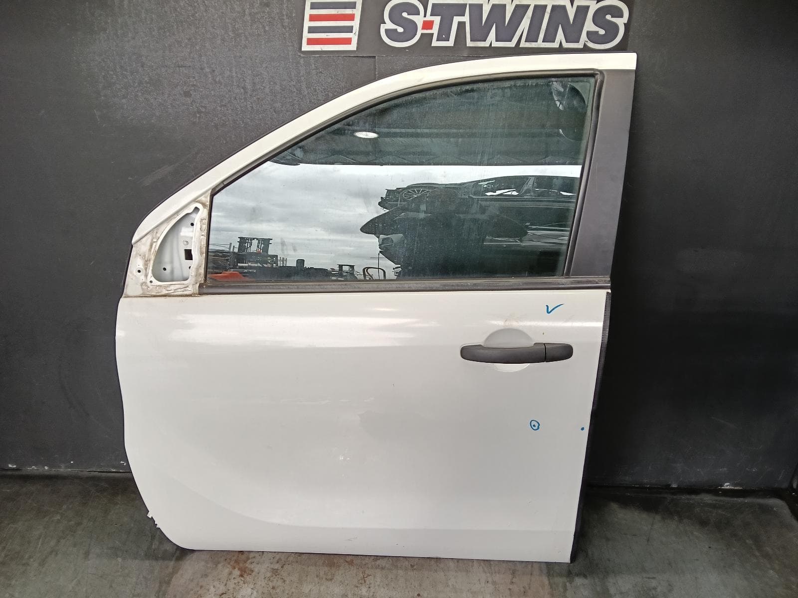 Used auto part listing image: 2020 MAZDA BT50 LEFT FRONT DOOR UP-UR, DUAL CAB, 10/11-06/20 0000384991