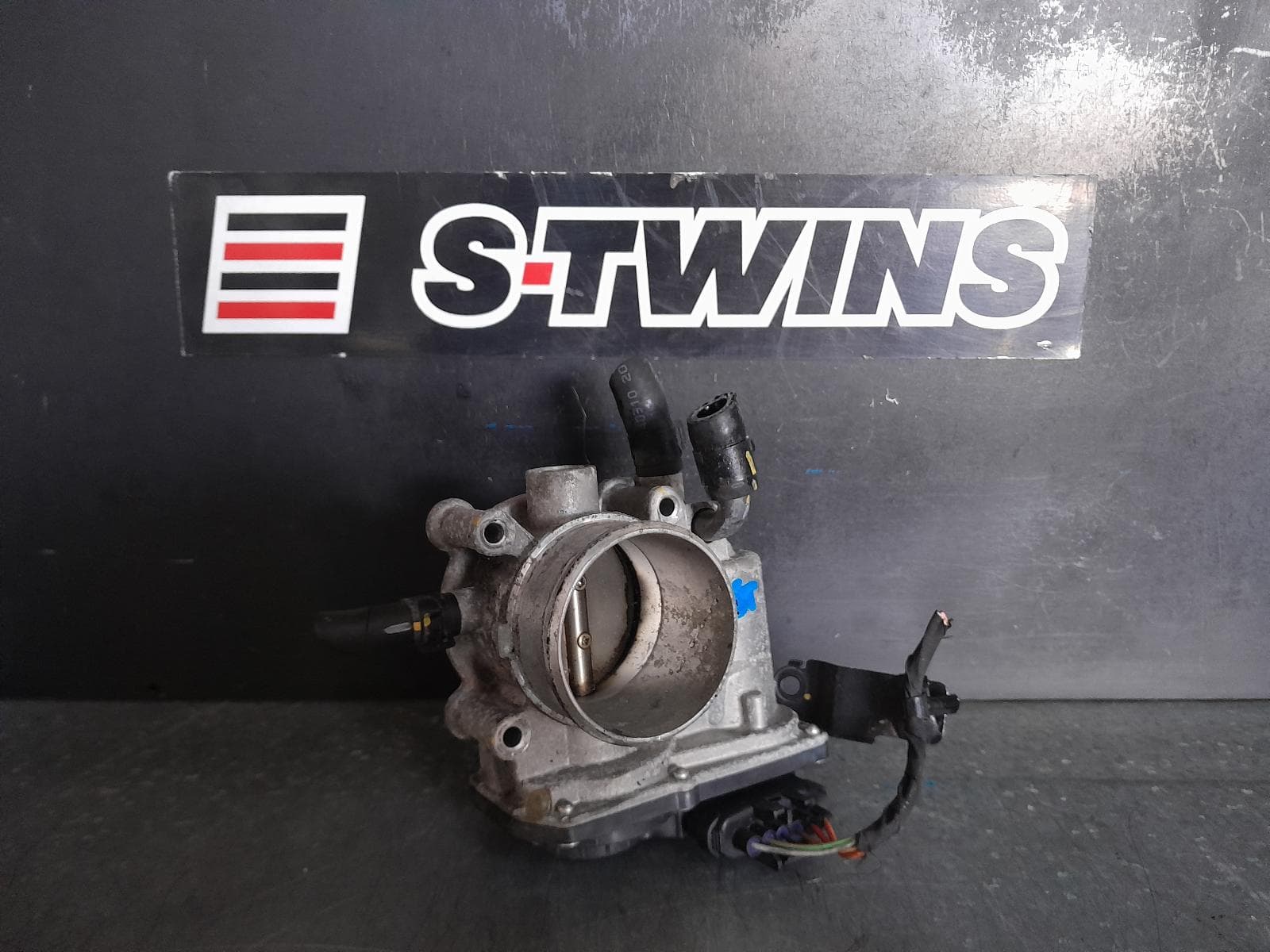 Used auto part listing image: 2014 HYUNDAI VELOSTER THROTTLE BODY 1.6, PETROL, G4FJ, TURBO, FS, 06/12-03/15 0000345847