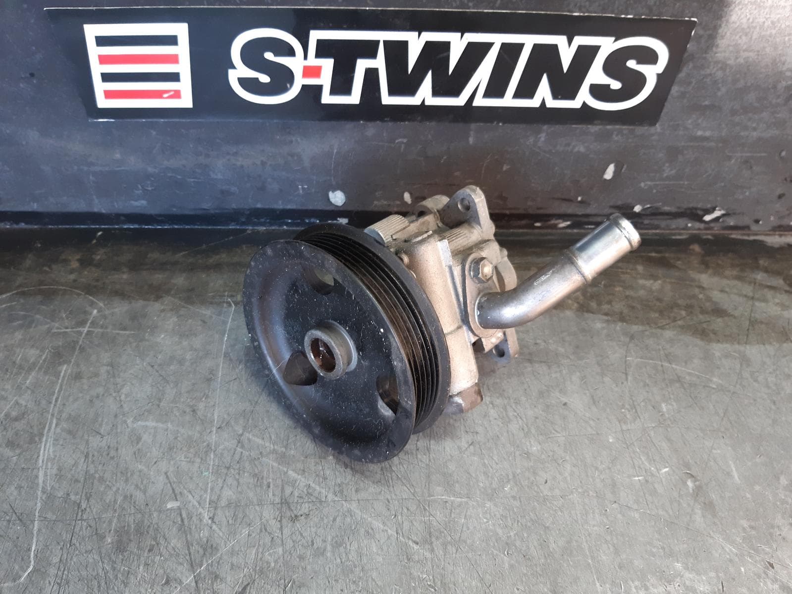 Used auto part listing image: 2011 JEEP GRANDCHEROKEE STEERING PUMP PETROL, 3.6, WK, HYDRUALIC TYPE, 10/10-03/13 0000344034